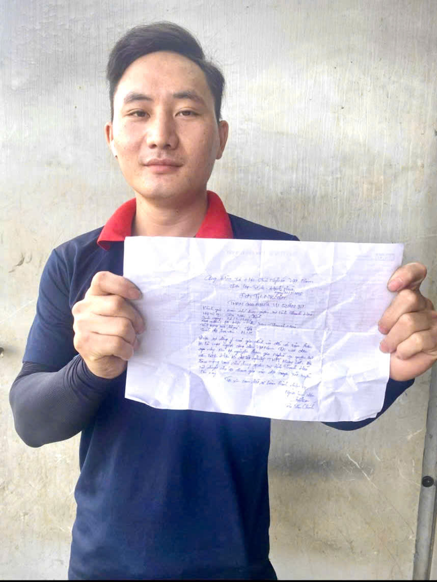 Thanh niên xã Nhi Sơn tình nguyện viết đơn lên đường nhập ngũ