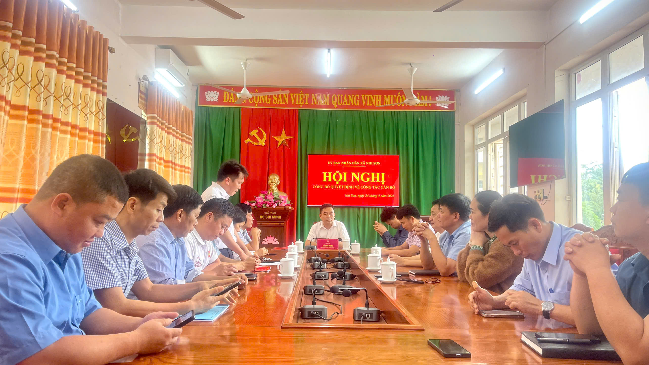 Xã Nhi Sơn tổ chức Hội nghị công bố quyết định về công tác cán bộ