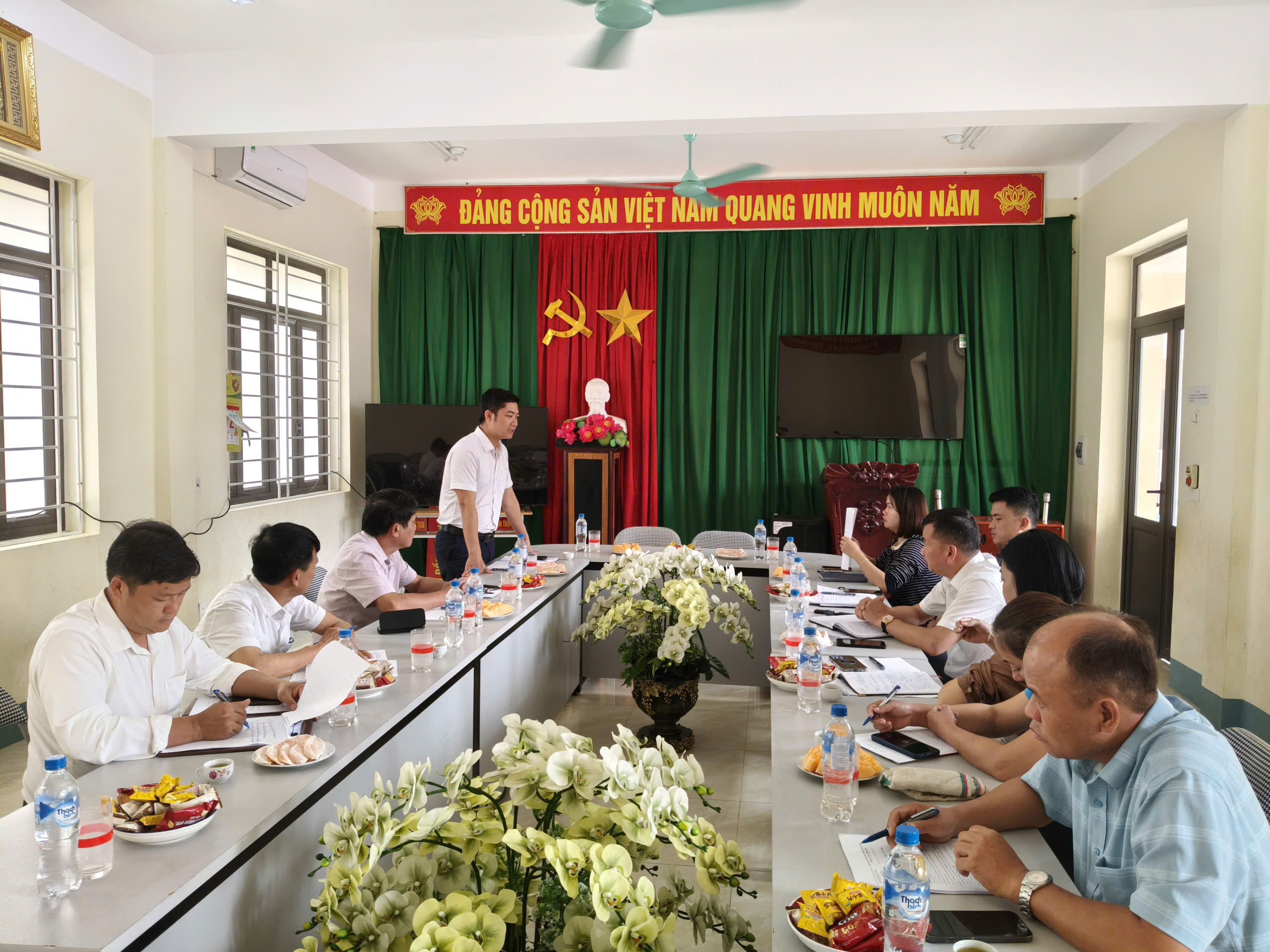  LÃNH ĐẠO XÃ PÙ NHI LÀM VIỆC VỚI CÁC TRƯỜNG TRƯỚC THỀM NĂM HỌC 2025 – 2026.