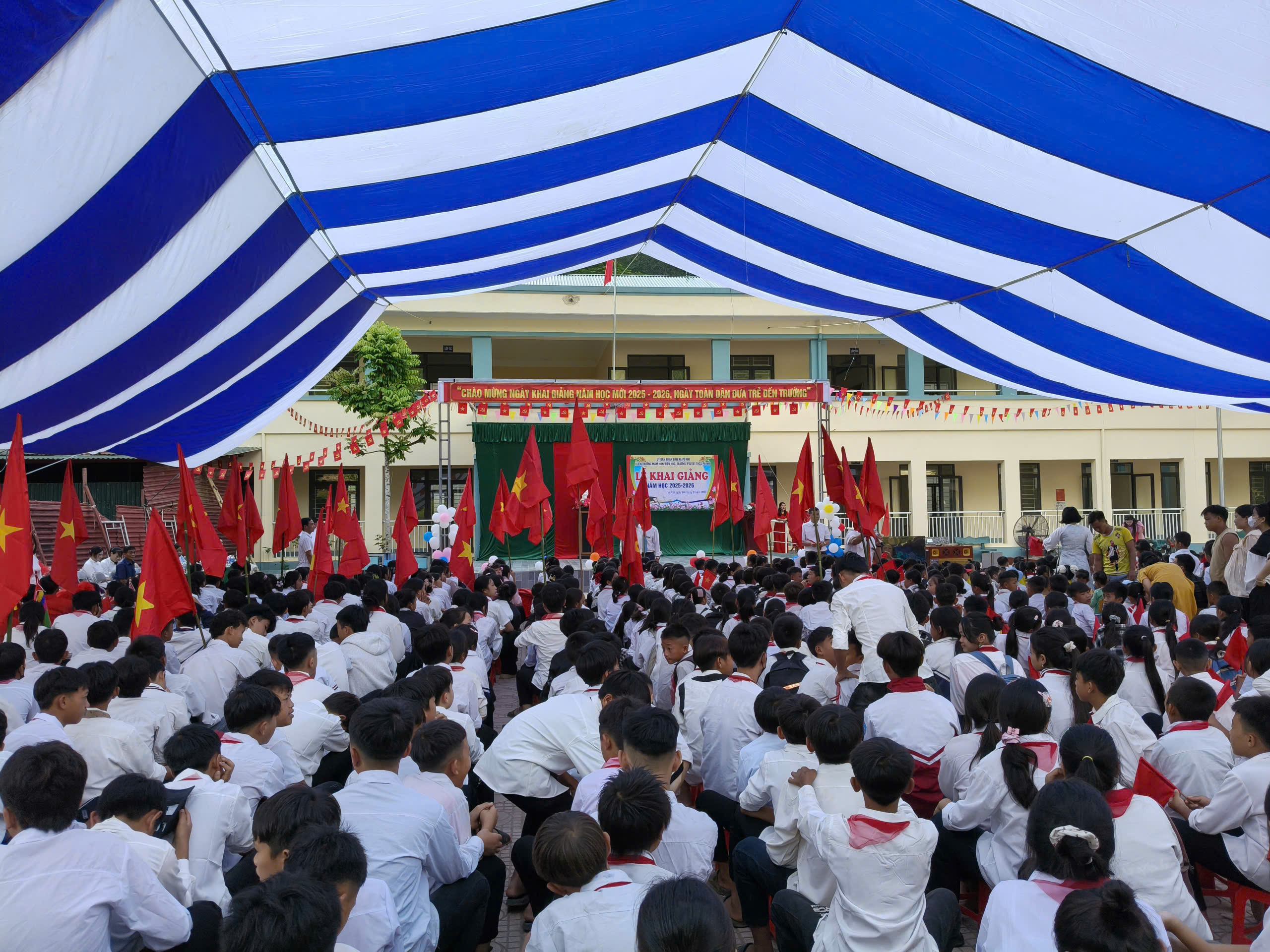 LIÊN TRƯỜNG HỌC XÃ PÙ NHI TƯNG BỪNG TỔ CHỨC LỄ KHAI GIẢNG NĂM HỌC 2025-2026