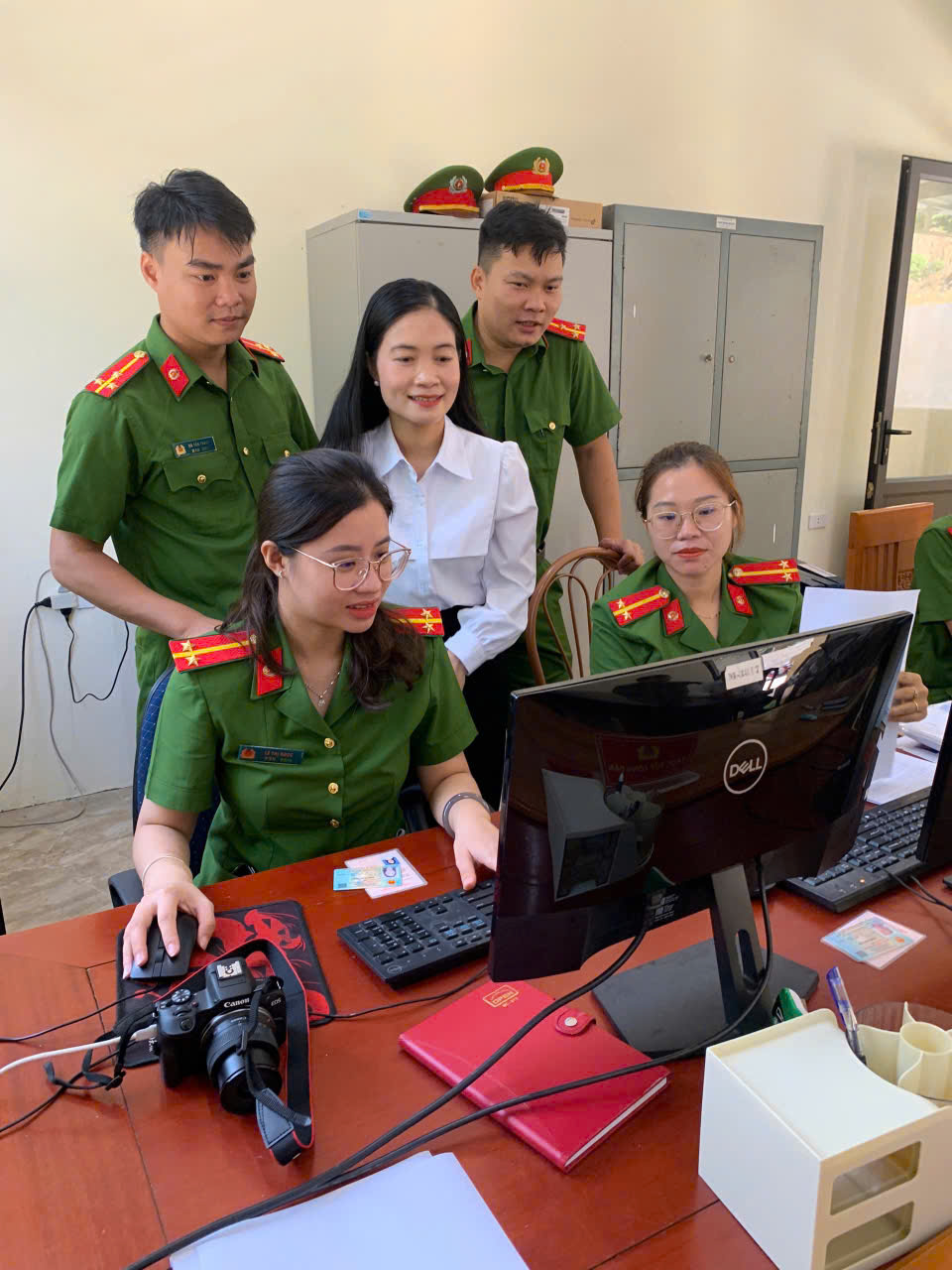 Anh-tin-bai