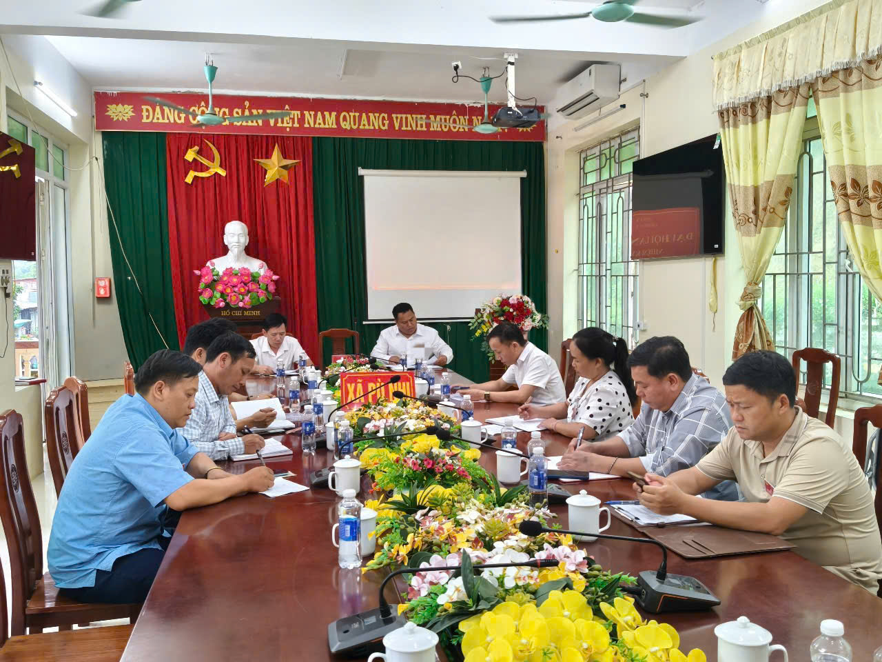 Lãnh đạo, Cán bộ, công chức Đảng ủy xã Pù Nhi tham gia tập huấn ứng dụng trí tuệ nhân tạo