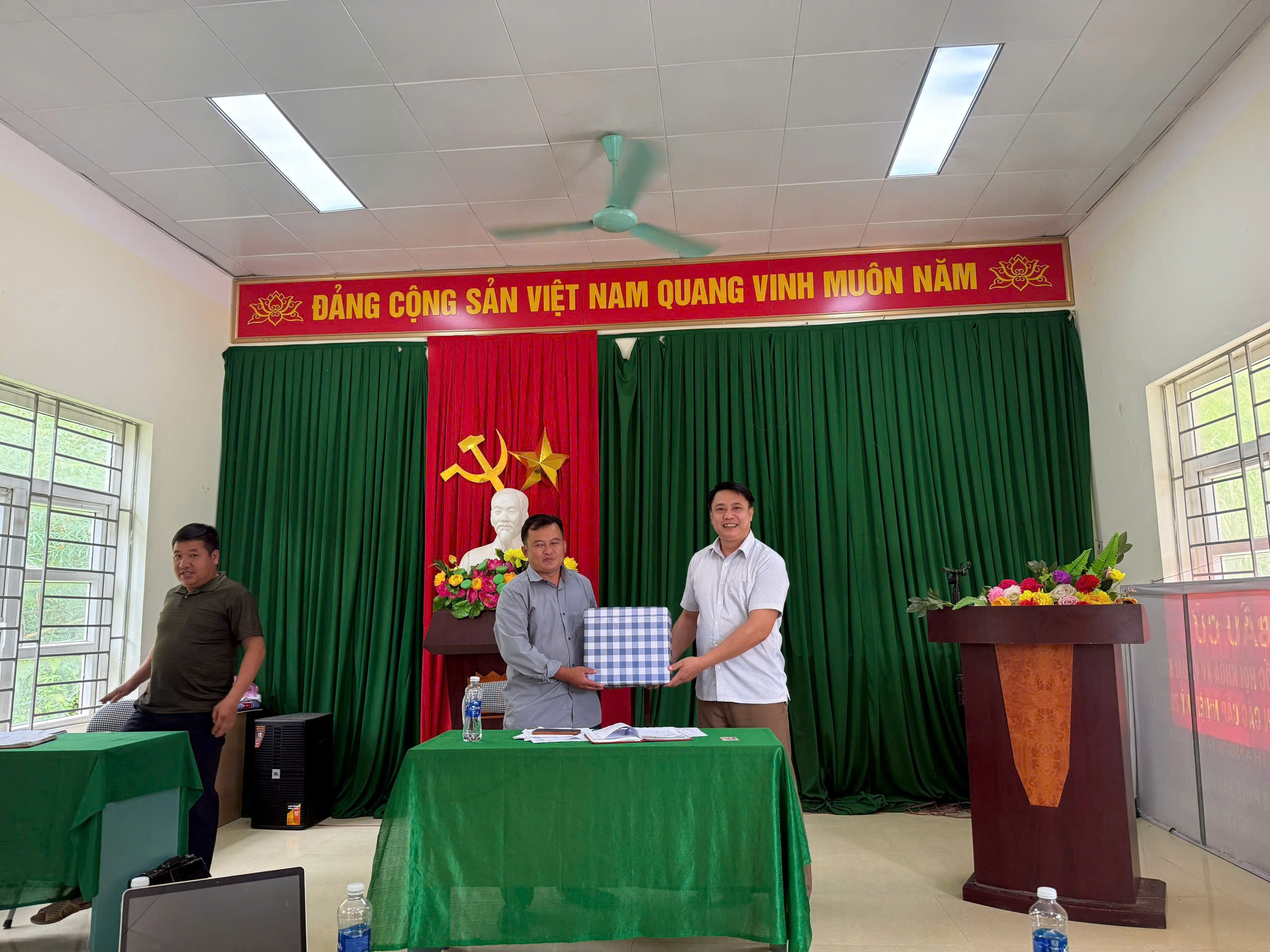 Anh-tin-bai