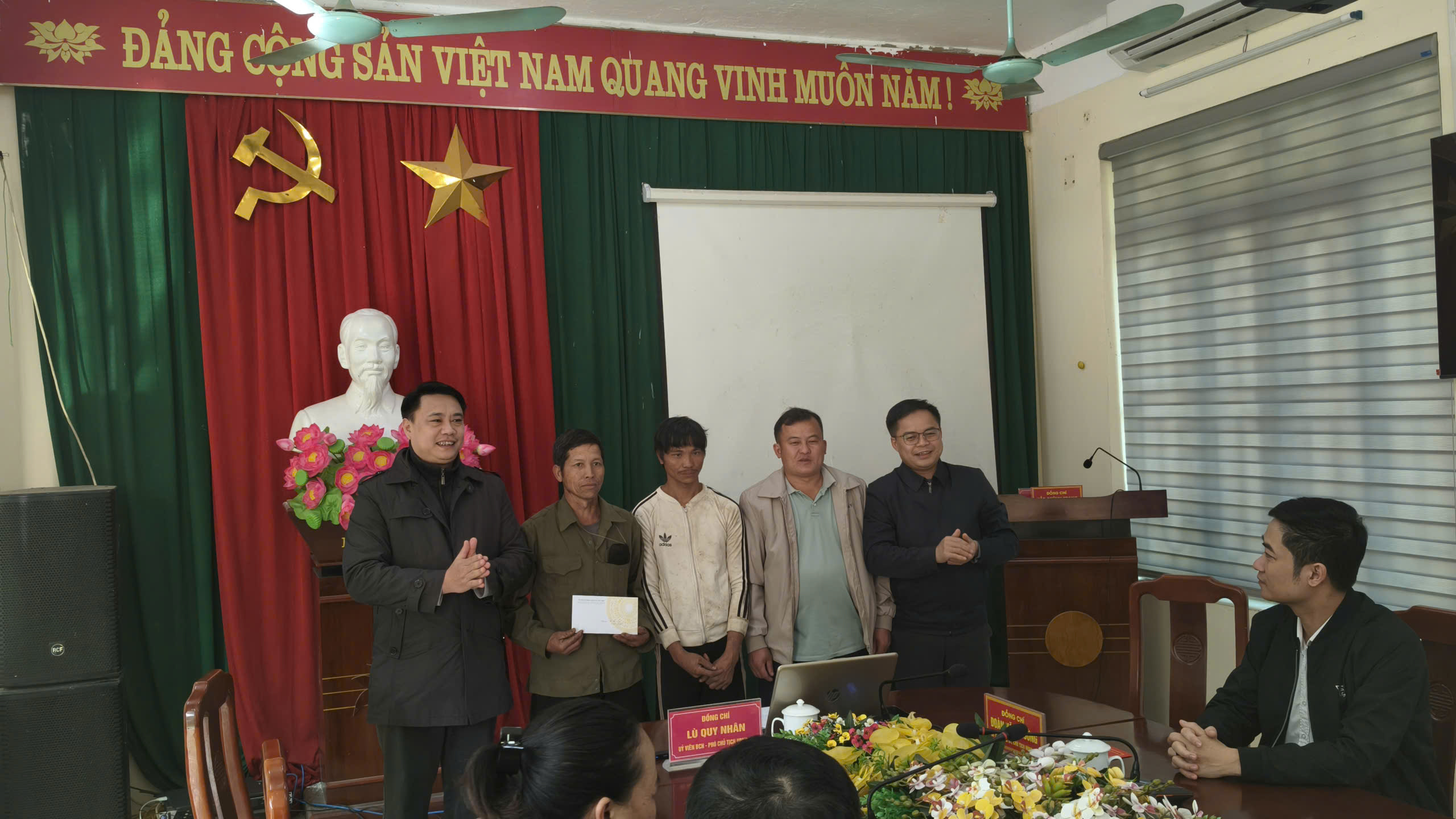 Anh-tin-bai