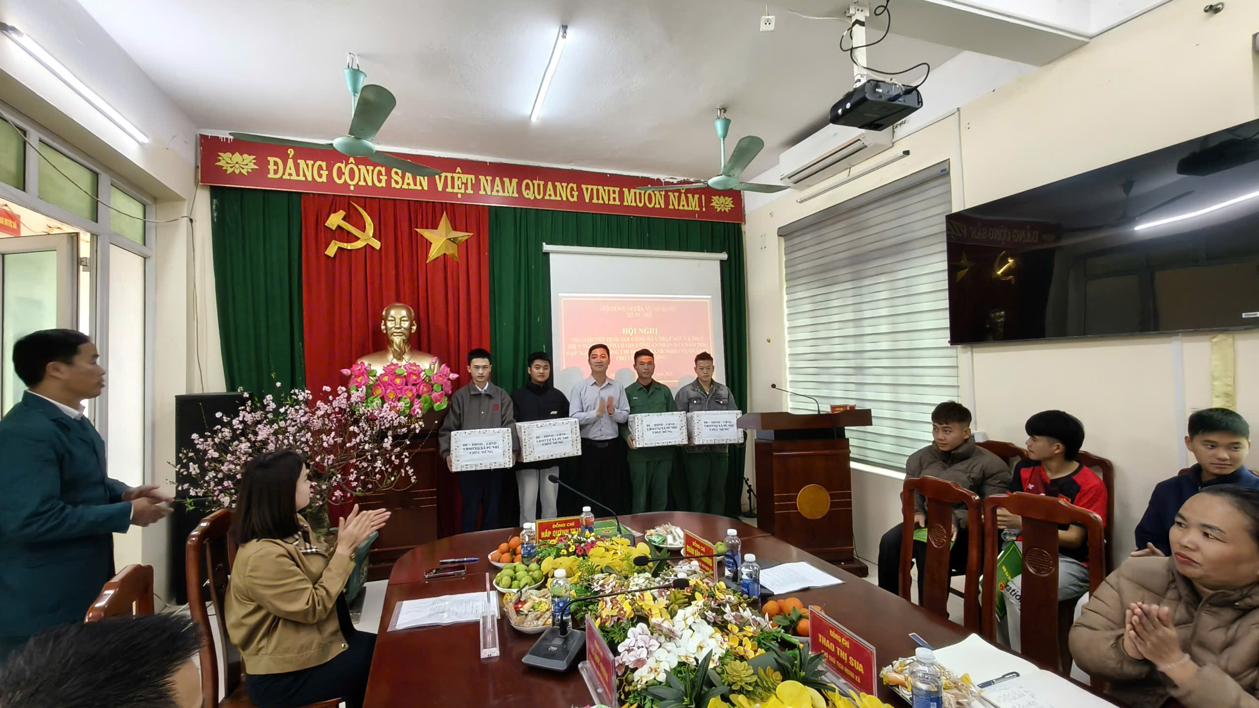 Anh-tin-bai