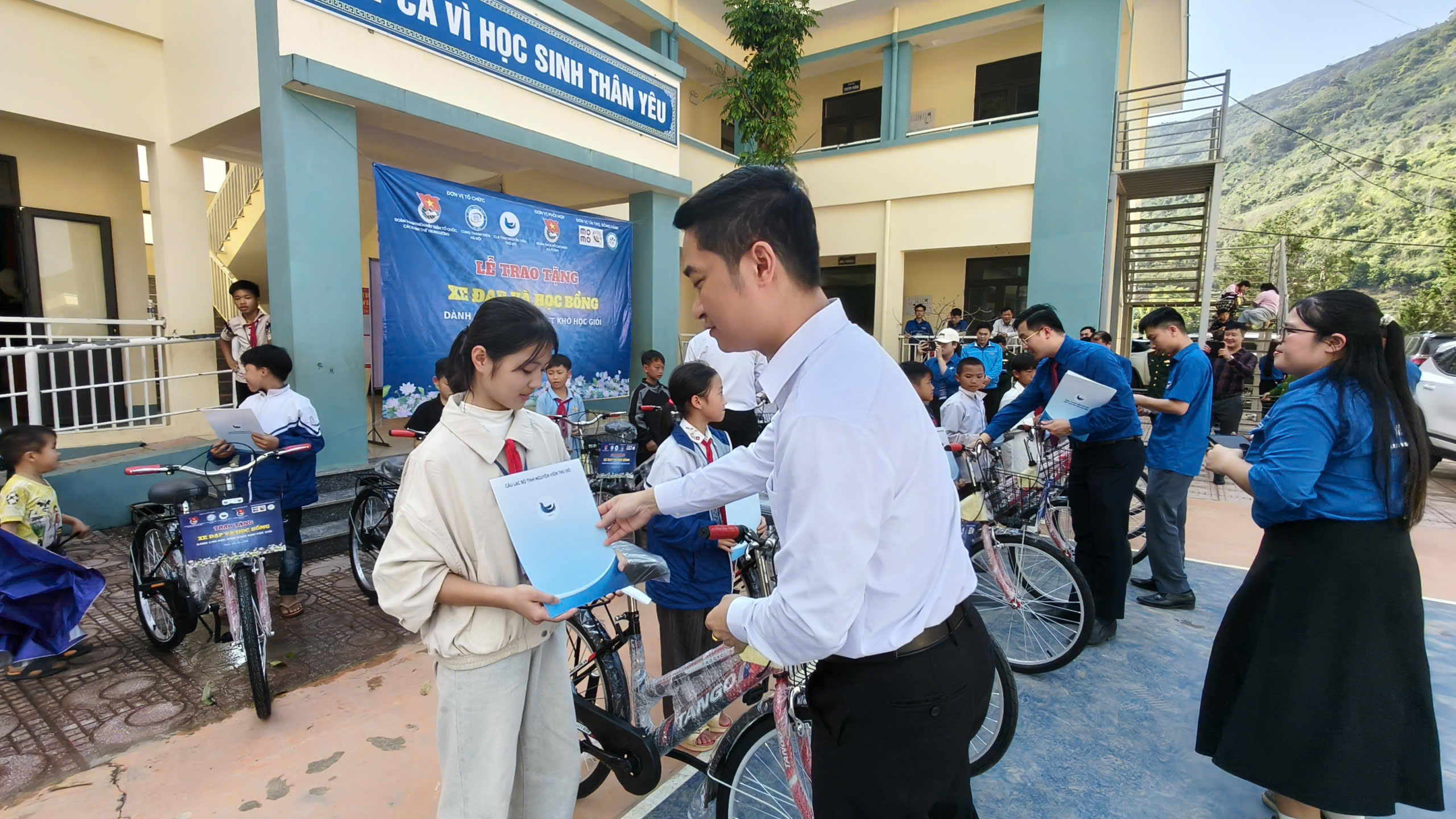 Anh-tin-bai