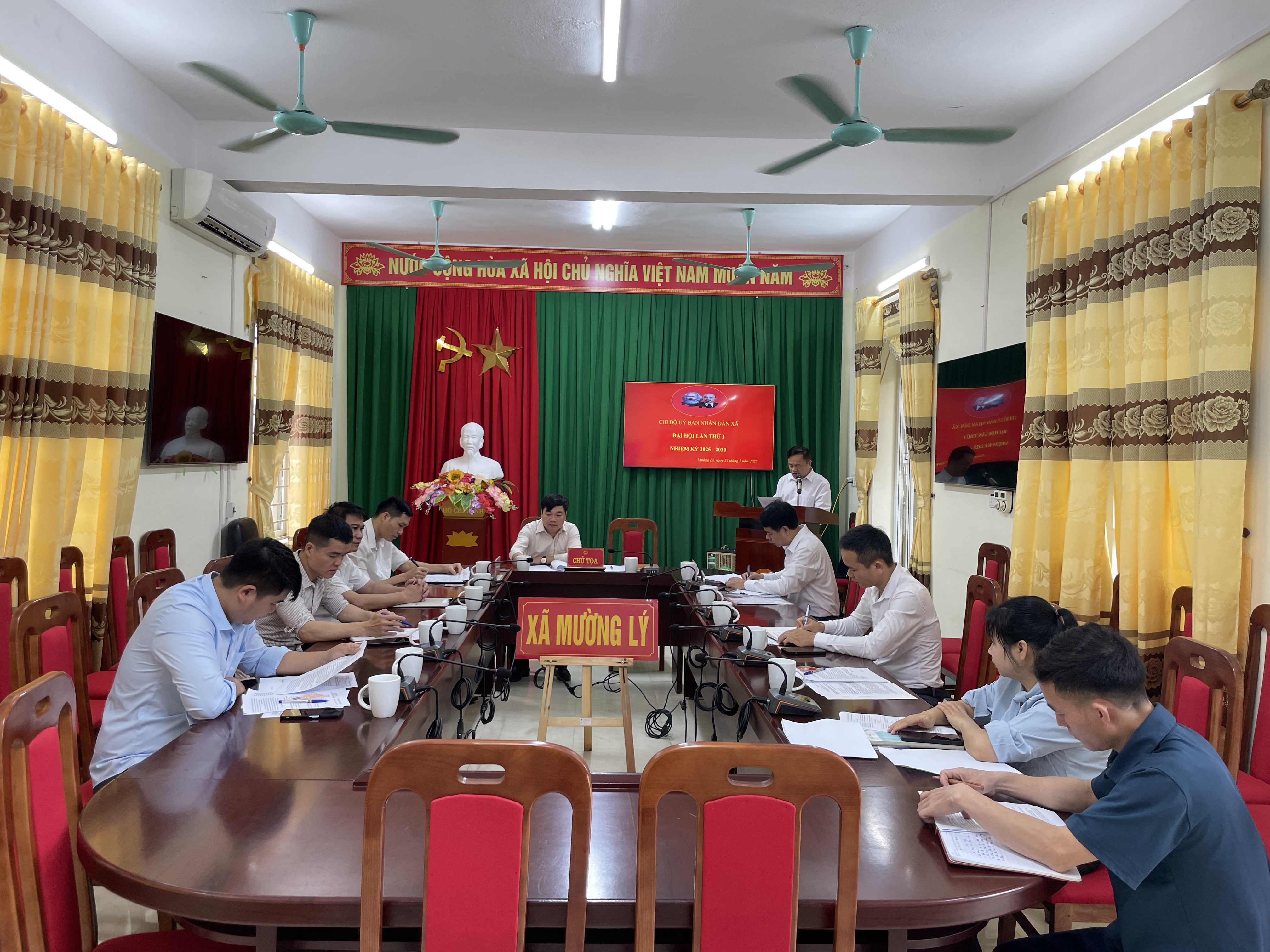 ĐẠI HỘI CHI BỘ UBND XÃ MƯỜNG LÝ LẦN THỨ I, NHIỆM KỲ 2025-2030