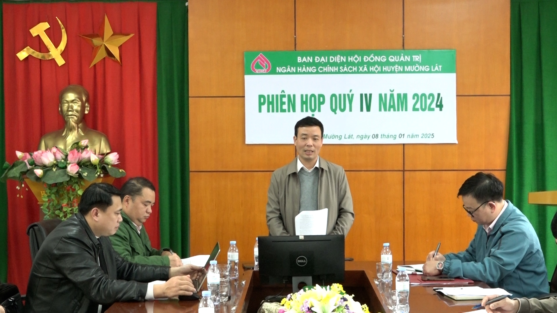 Đồng chí Mai Xuân Giang, Phó Chủ tịch UBND huyện, Trưởng Ban đại diện HĐQT Ngân hàng CSXH huyện phát biểu kết luận phiên họp.