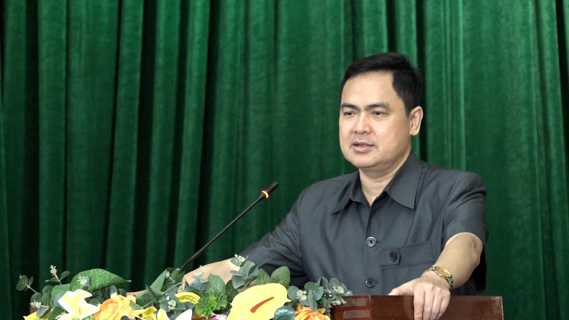 Đồng chí Triệu Minh Xiết, Phó Bí thư Thường trực Huyện ủy, Trưởng Ban chỉ đạo Kết luận 50-KL/TU huyện Mường Lát phát biểu khai mạc lớp tập huấn.