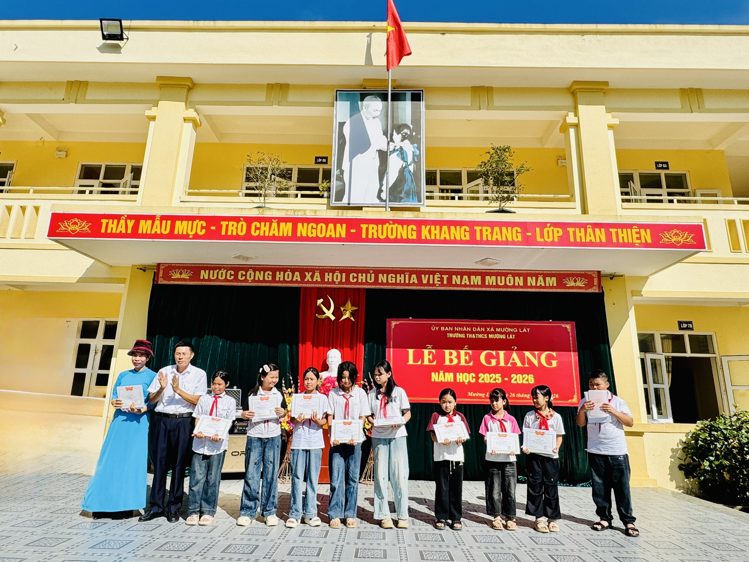 Anh-tin-bai