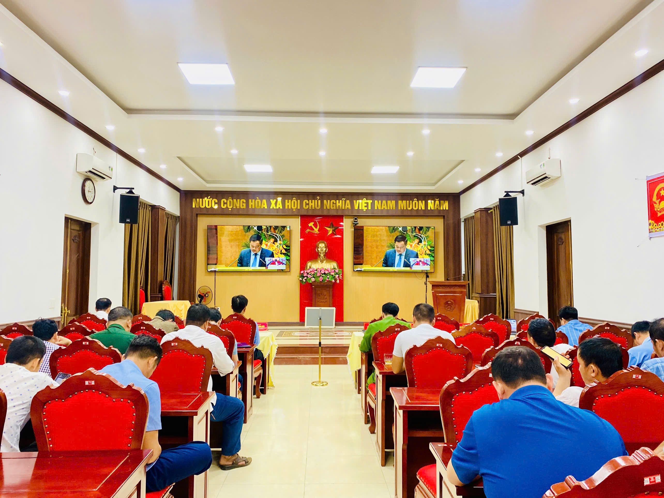 Mường Lát tham dự hội nghị trực tuyến toàn quốc tổng kết công tác bầu cử