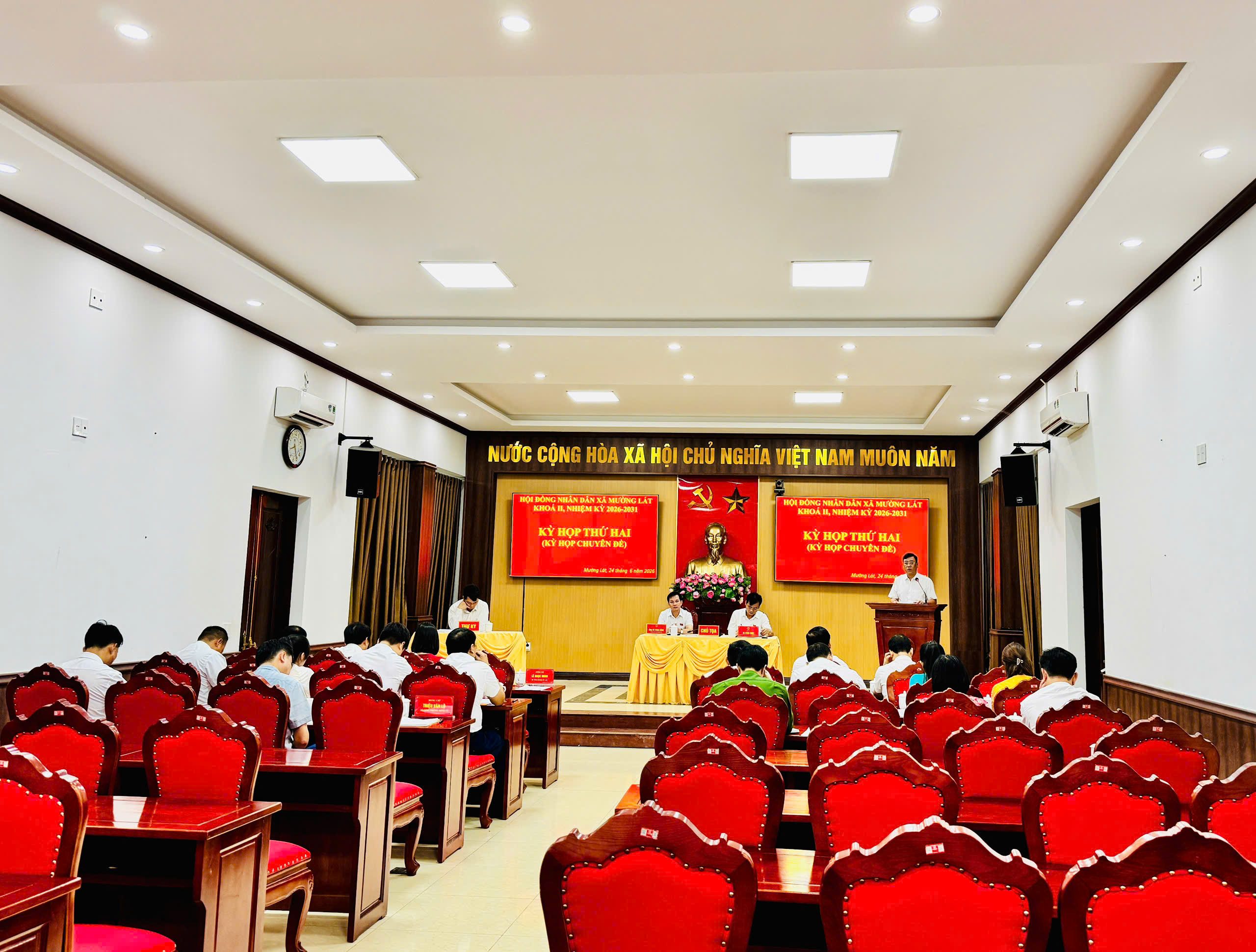 Hội đồng Nhân dân xã Mường Lát thông qua nghị quyết sắp xếp thôn và điều chỉnh kế hoạch đầu tư công năm 2026