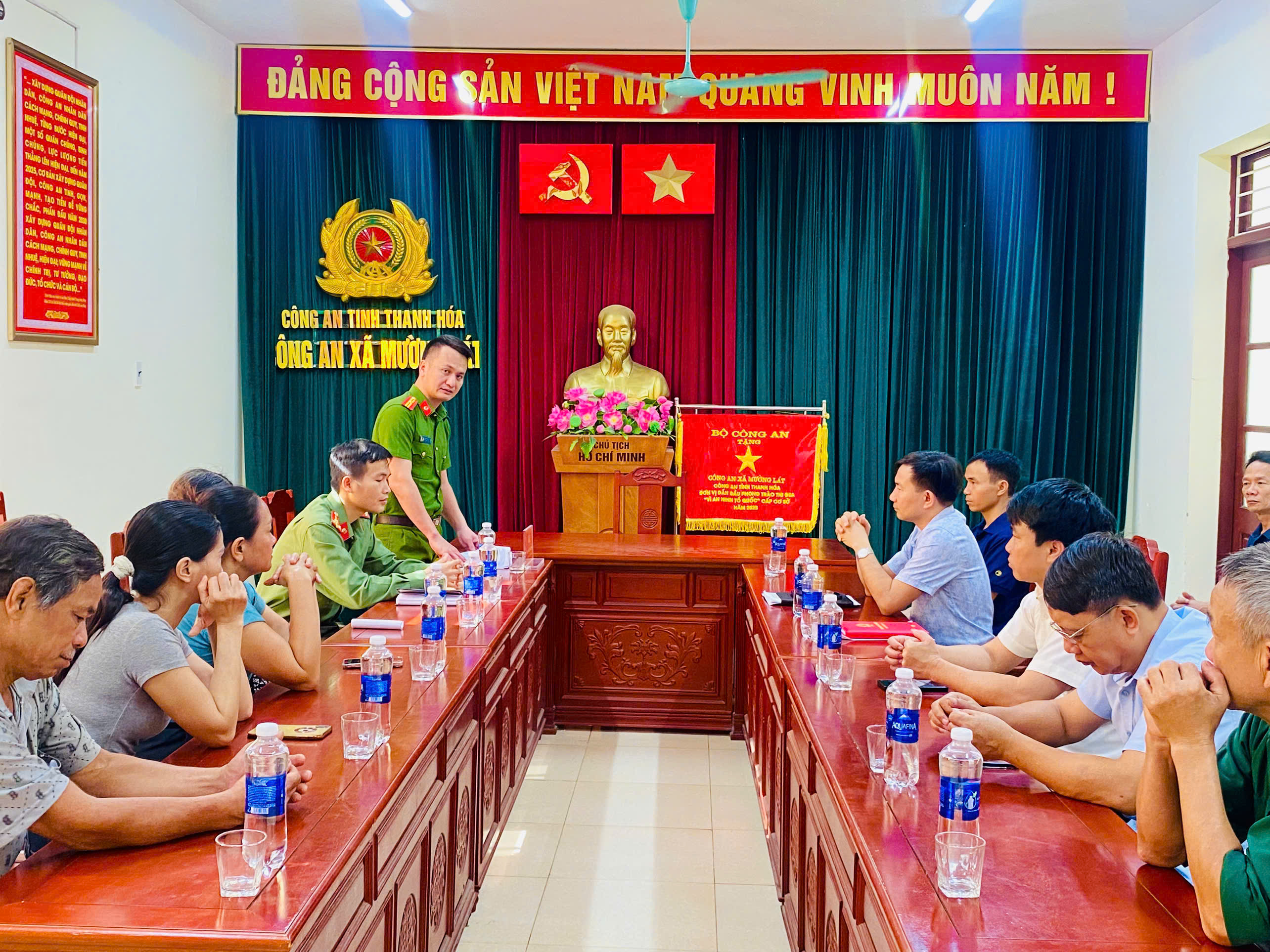 Anh-tin-bai