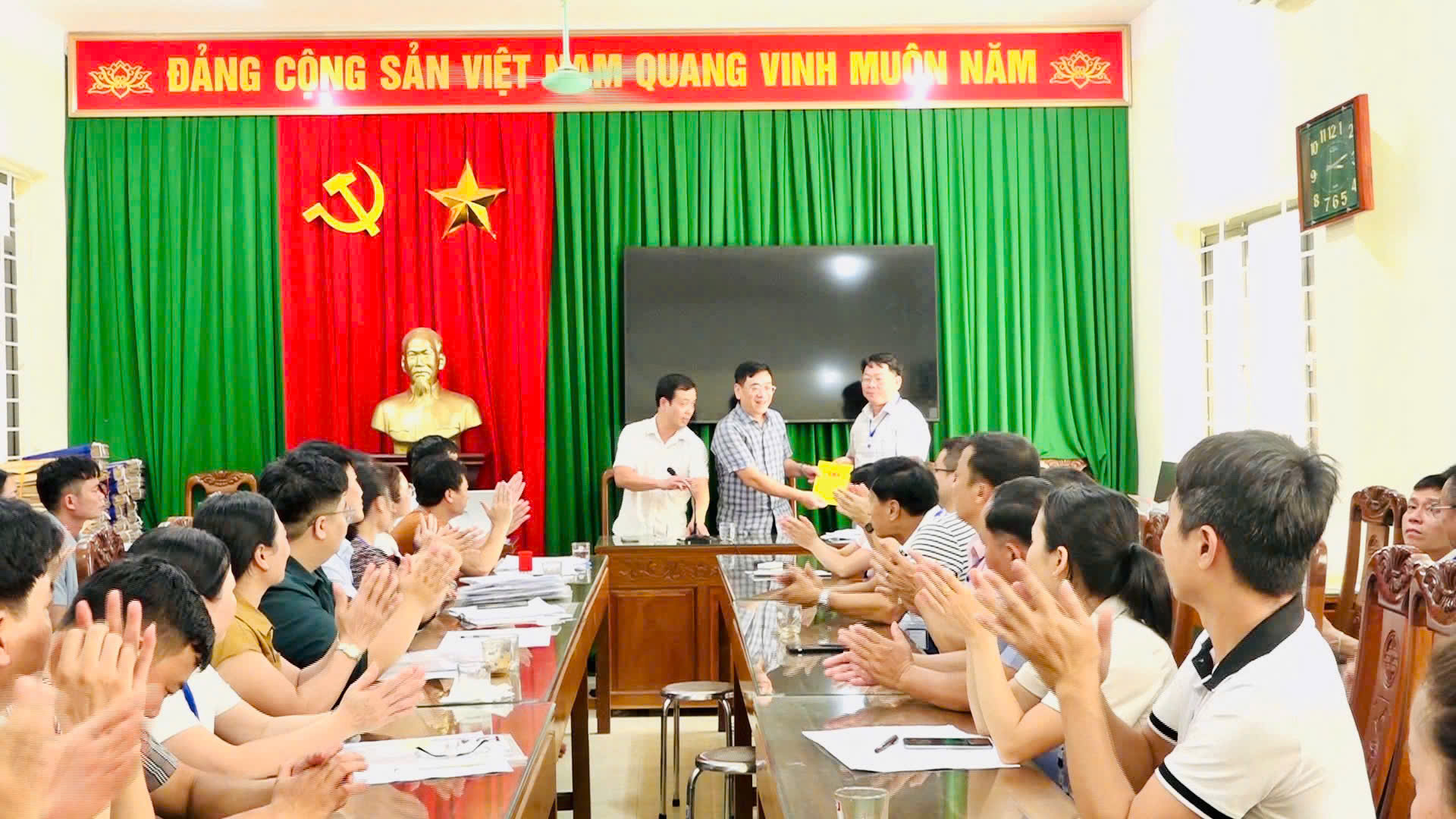 Anh-tin-bai