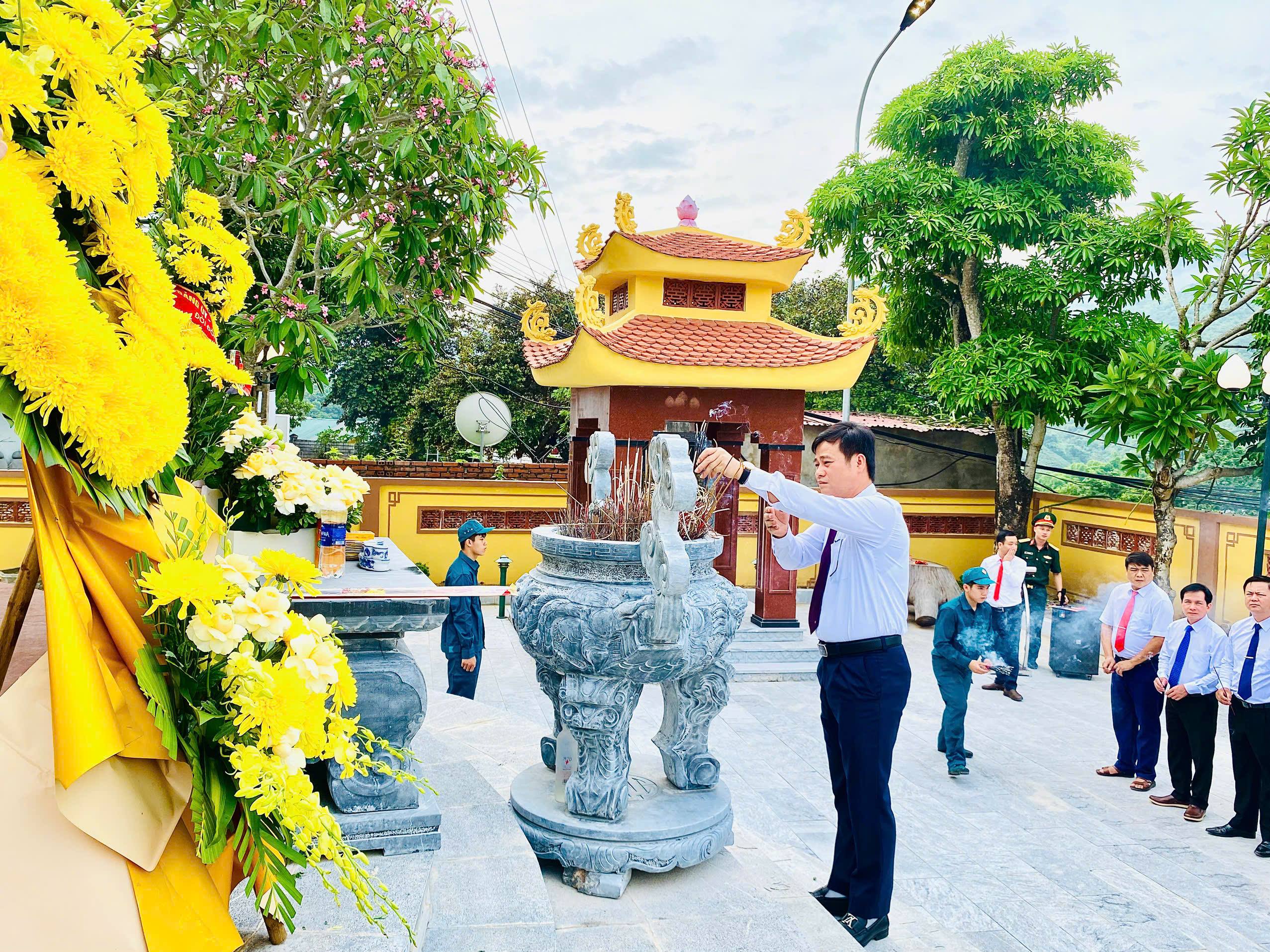 Anh-tin-bai