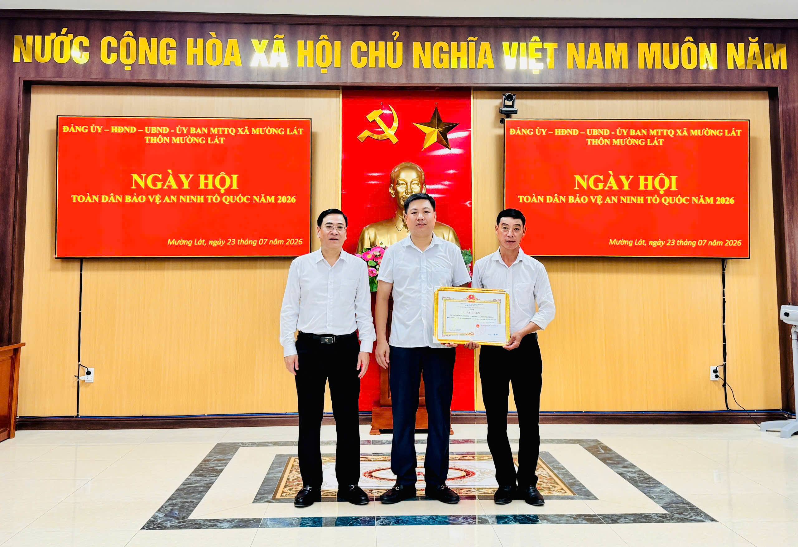 Anh-tin-bai