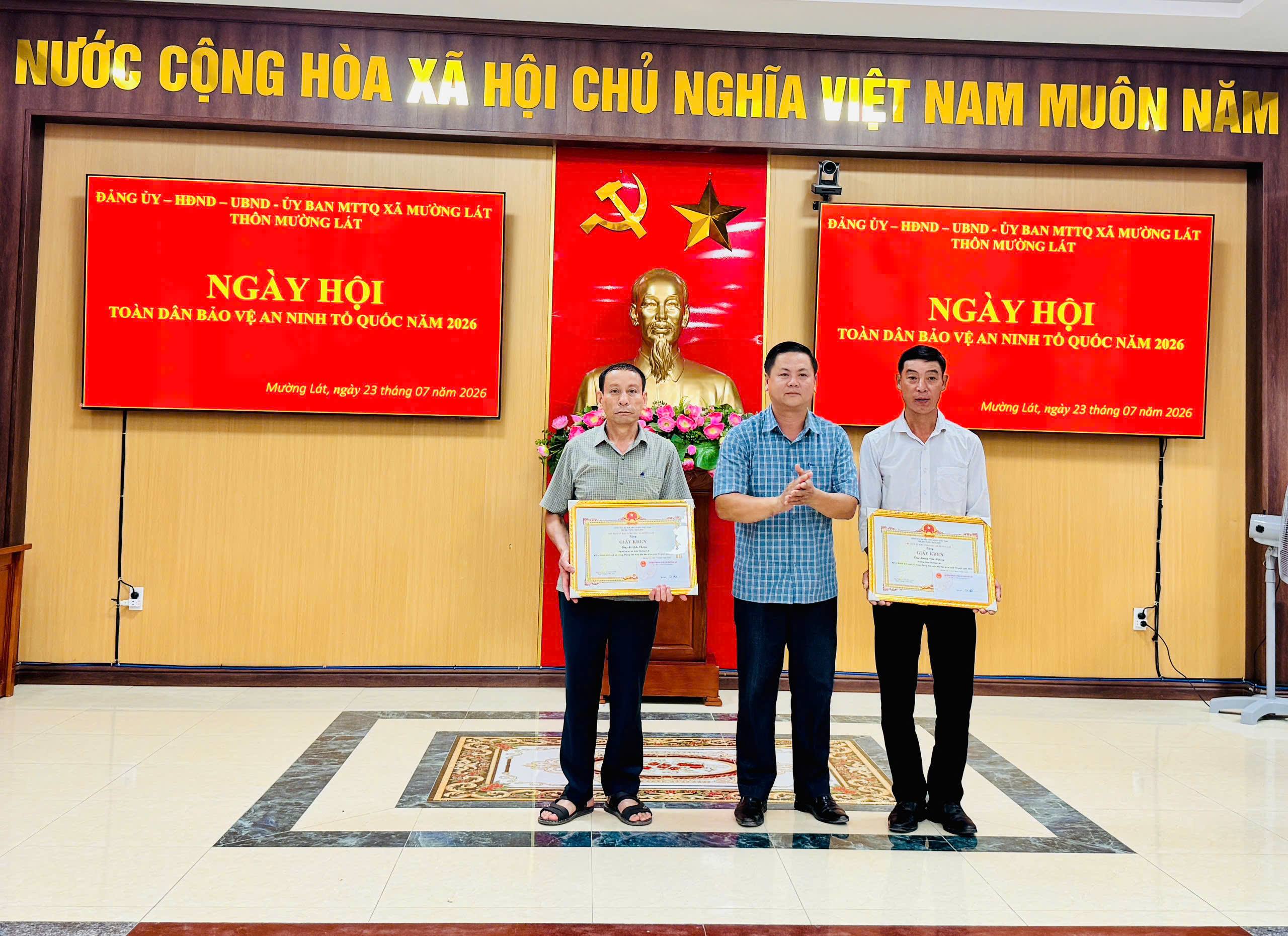 Anh-tin-bai