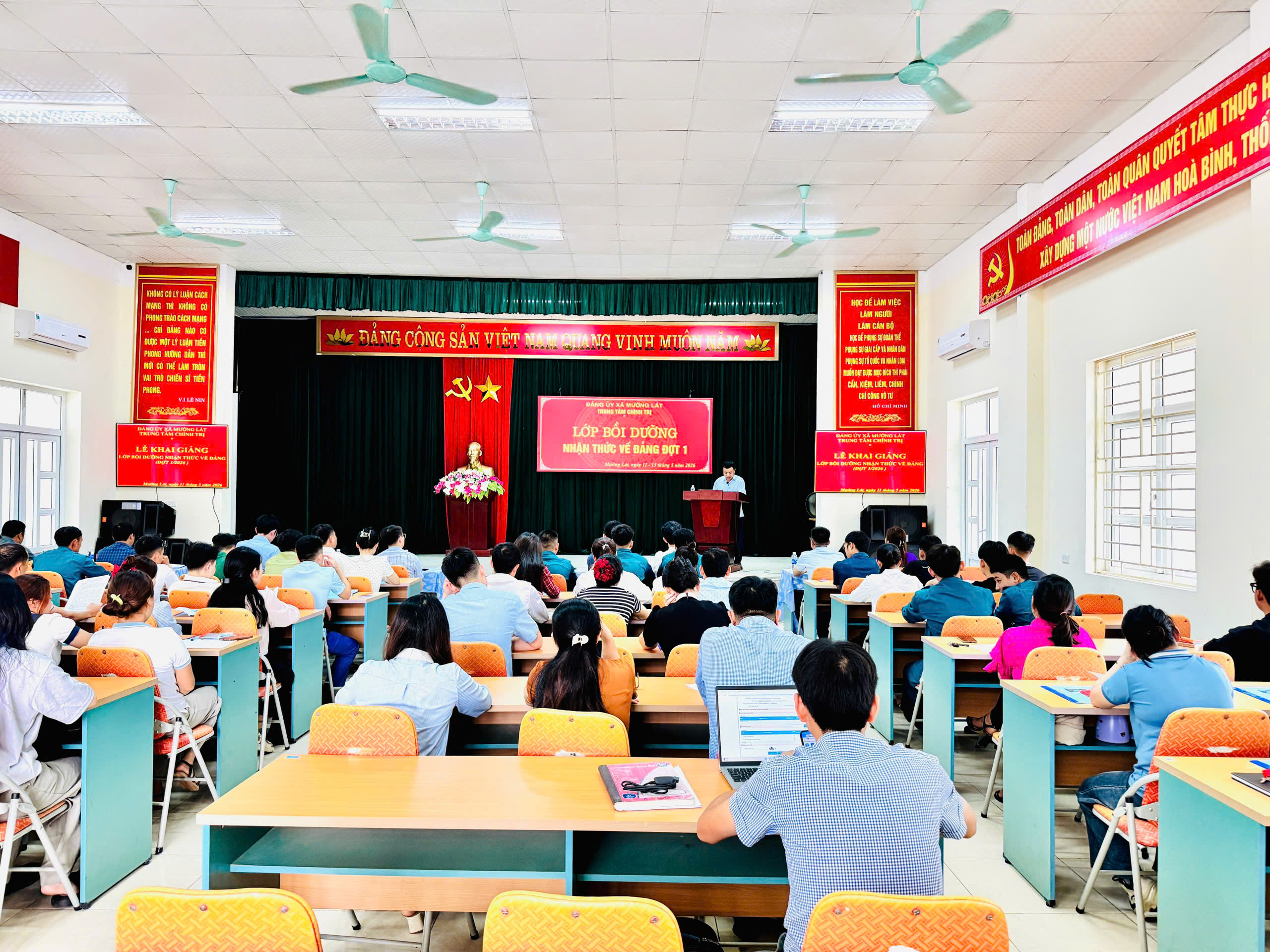 Mường Lát: Khai giảng lớp bồi dưỡng nhận thức về Đảng đợt 1 năm 2026