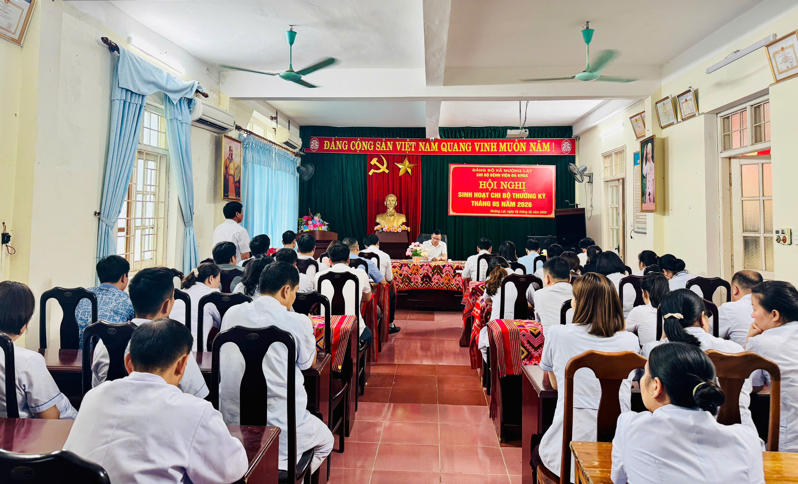 Chi bộ Bệnh viện Đa khoa Mường Lát sinh hoạt thường kỳ tháng 5/2026