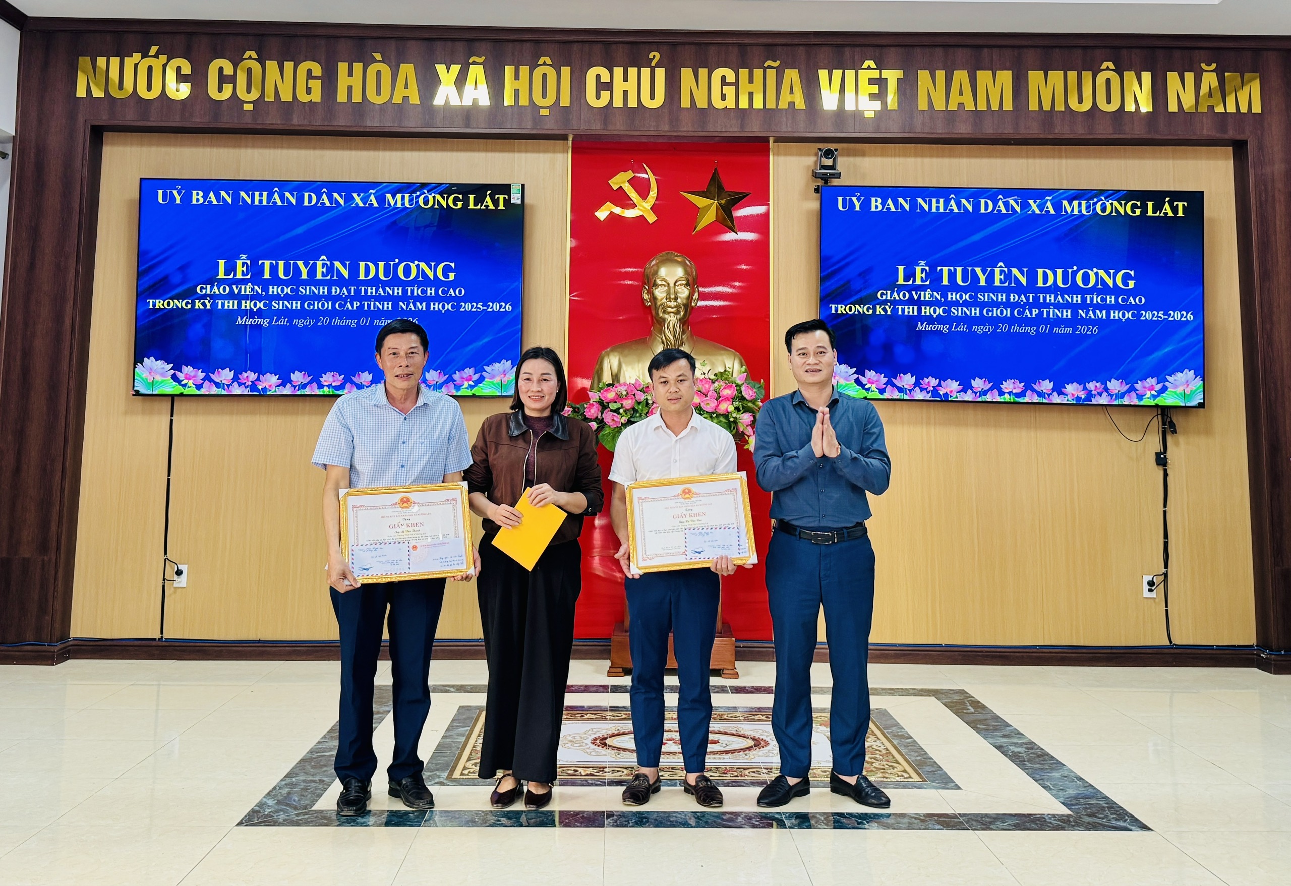 Anh-tin-bai