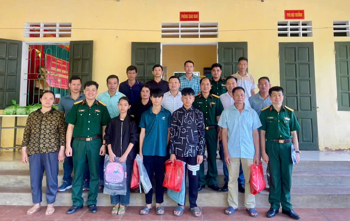 Đoàn KT-QP 5 trao hơn 68 triệu đồng hỗ trợ học sinh dân tộc thiểu số có hoàn cảnh đặc biệt khó khăn