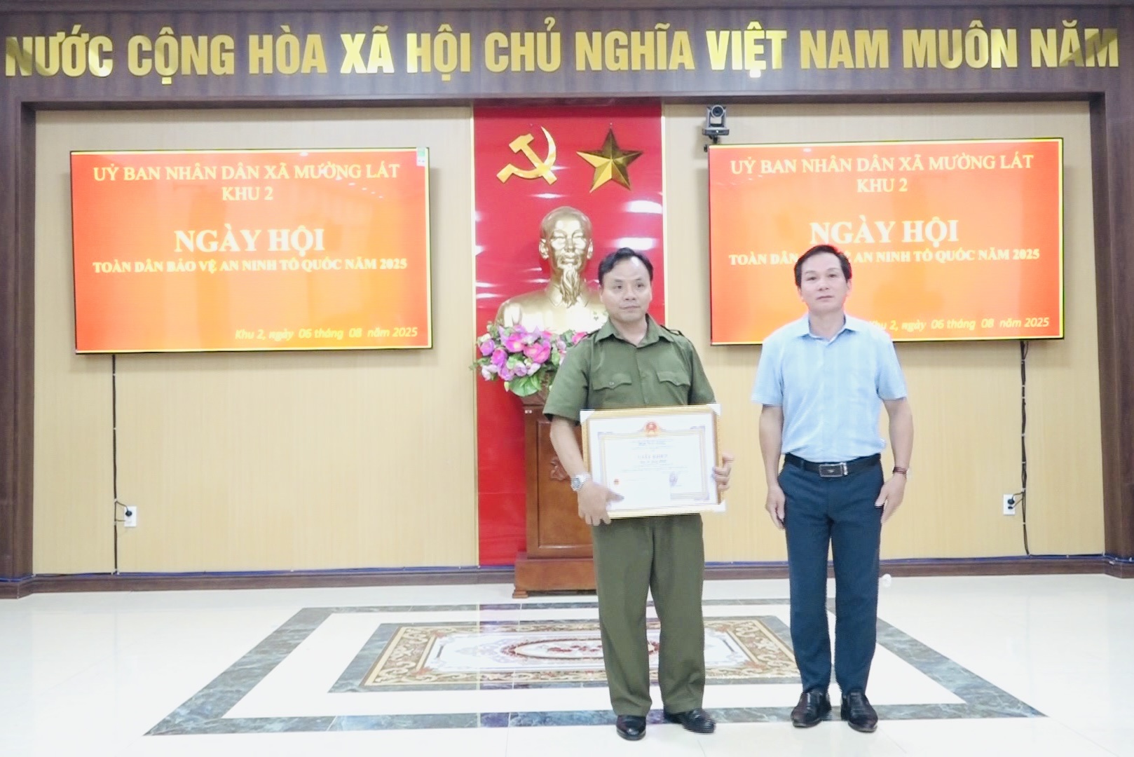 Anh-tin-bai