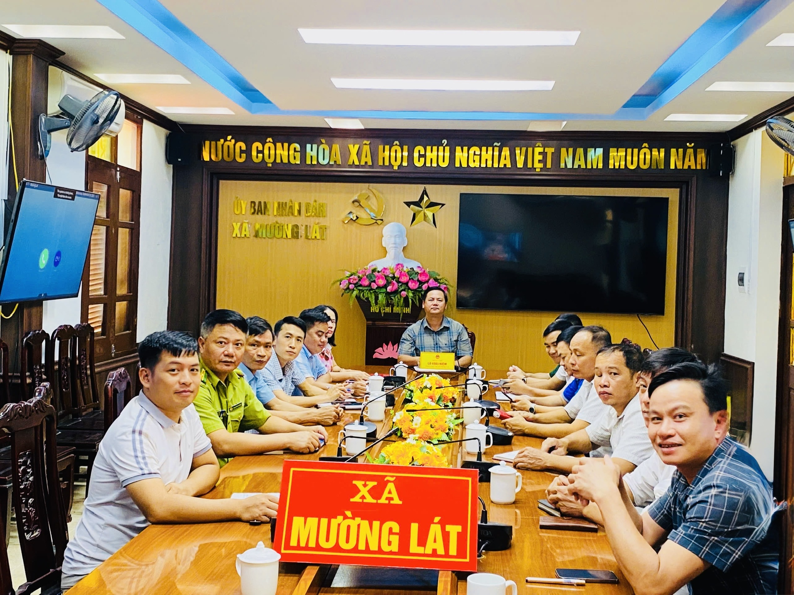 Phó Chủ tịch Uỷ ban Nhân dân tỉnh, họp trực tuyến với 76 xã miền núi triển khai công tác ứng phó bão số 9.