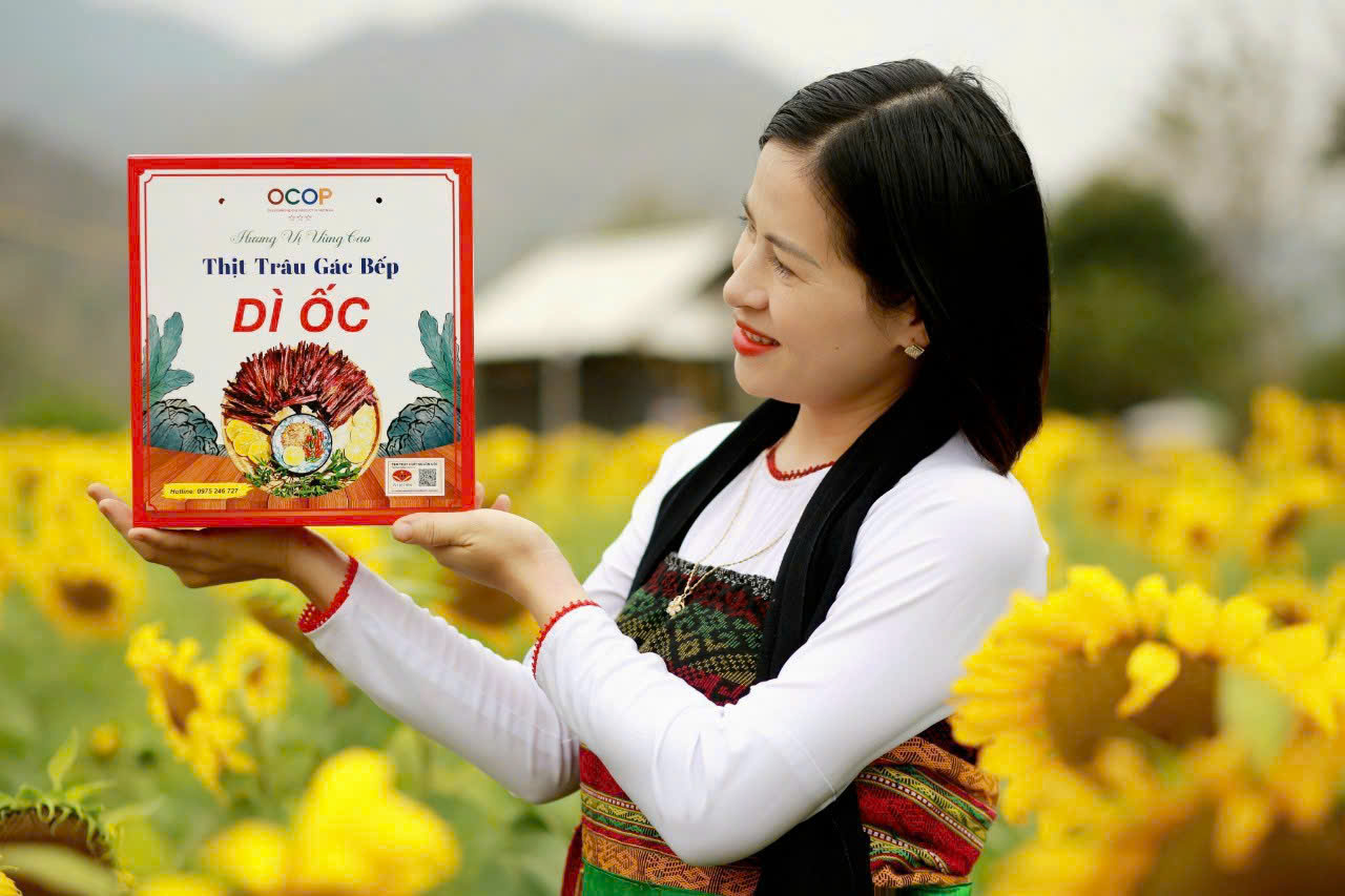 Cô giáo Lò Thị Quyến – người thổi “hơi ấm số” vào đặc sản vùng biên Mường Lát