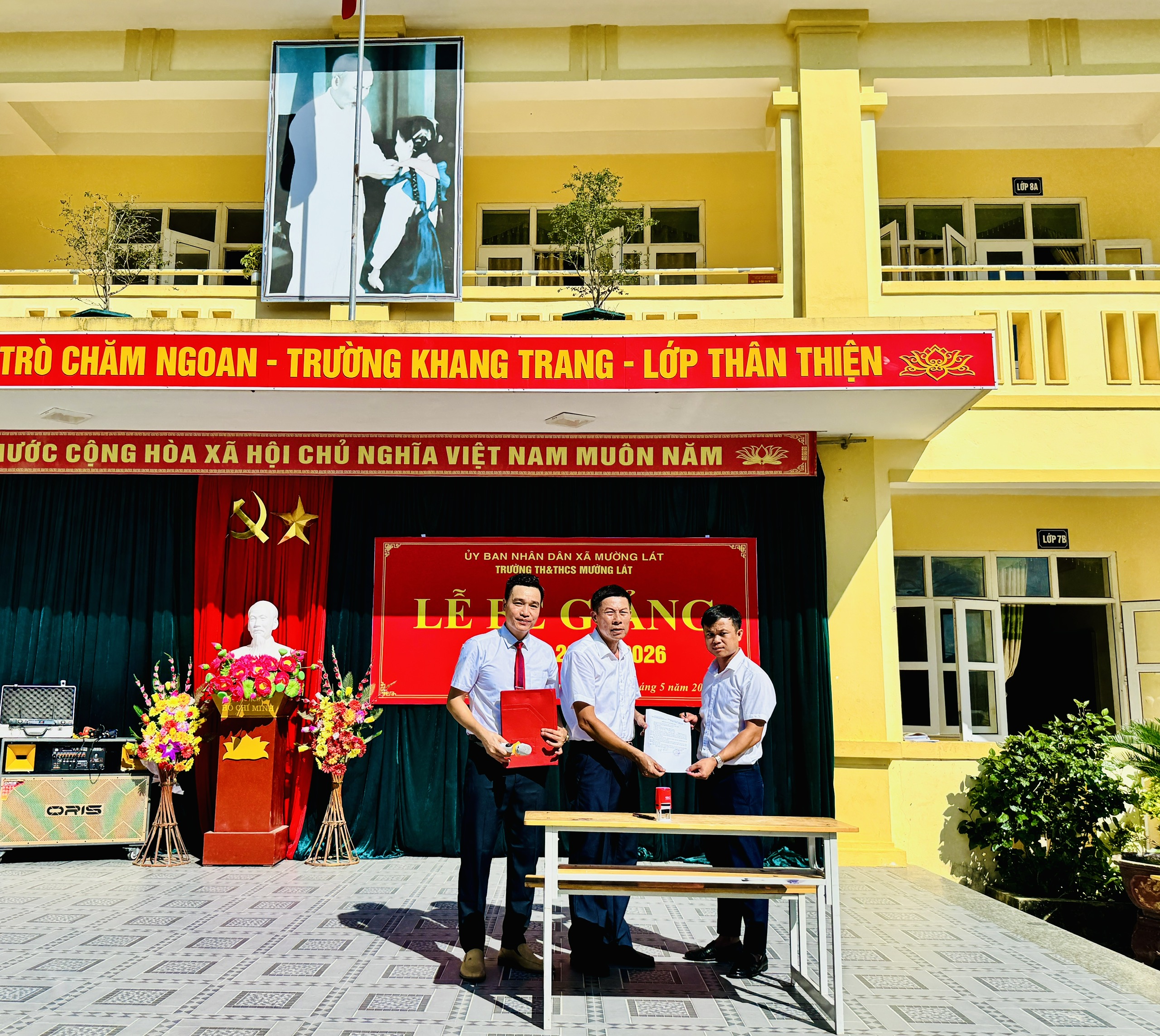 Anh-tin-bai