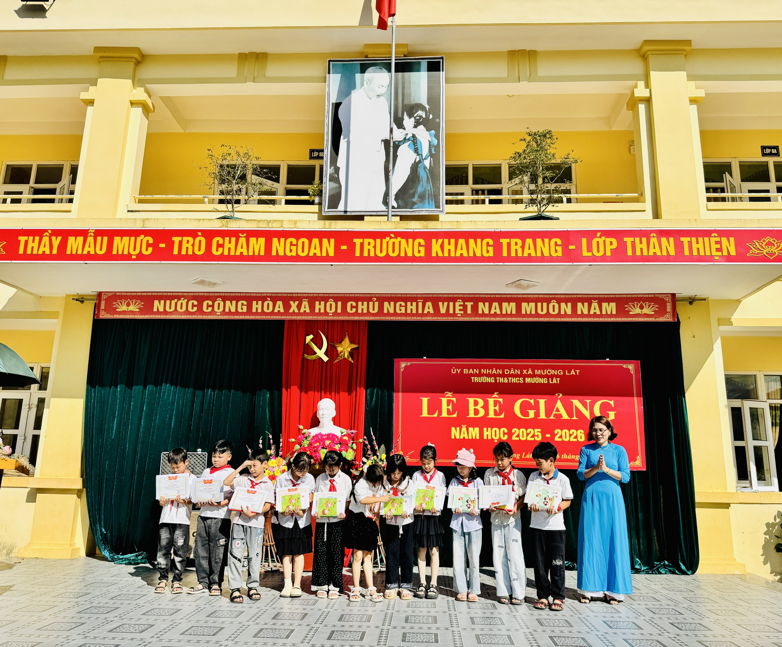 Anh-tin-bai