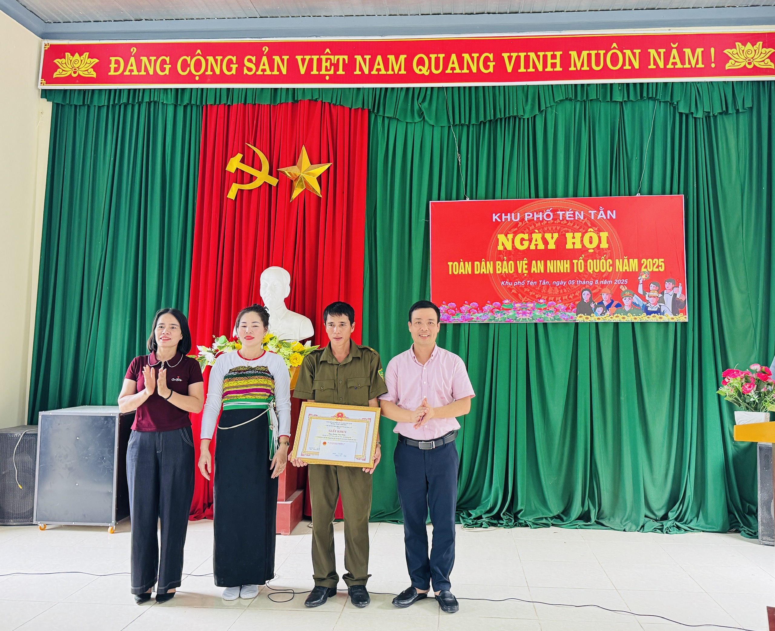 Anh-tin-bai