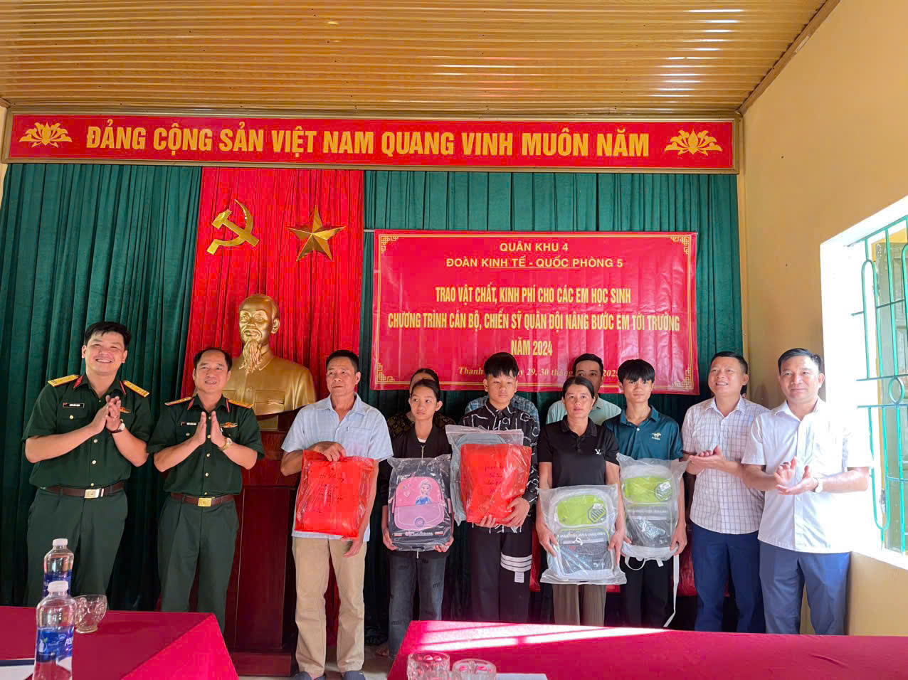 Anh-tin-bai