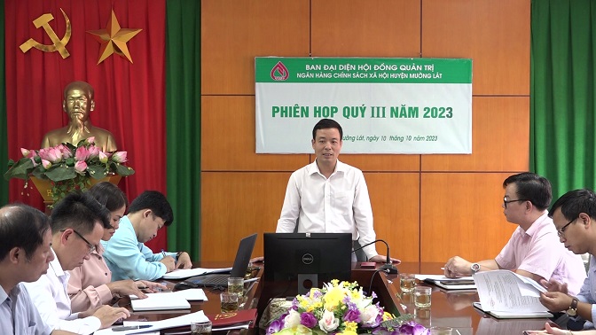 Đồng chí Mai Xuân Giang, Phó Chủ tịch UBND huyện phát biểu tại Ban đại diện HĐQT NHCSXH huyện. phiên họp thường kỳ của