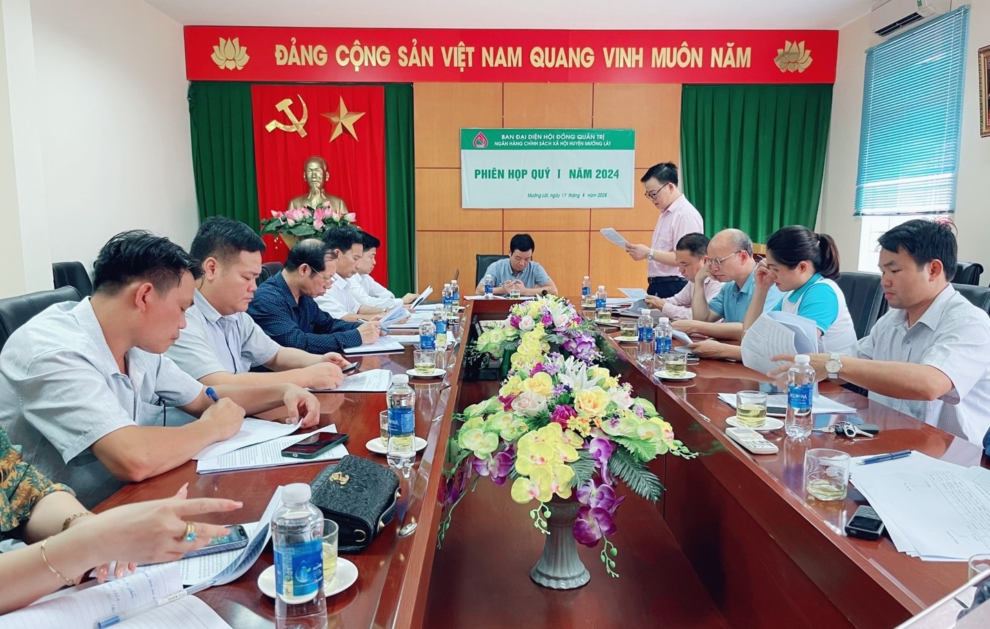 Phiên họp Ban đại diện Hội đồng quản trị Ngân hàng CSXH huyện.