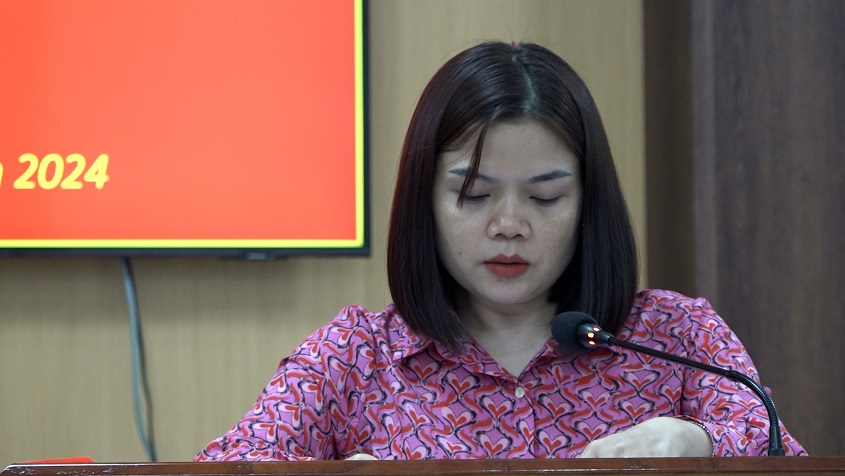 Đại diện phòng Tài chính - Kế hoạch thông qua các tờ trình.