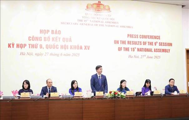 Description: Tổng thư ký, Chủ nhiệm Văn phòng Quốc hội Lê Quang Tùng chủ trì Họp báo. Ảnh: Phương Hoa/TTXVN