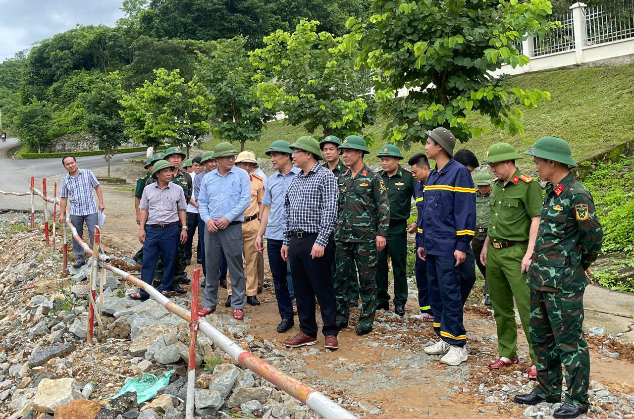 Phó Chủ tịch UBND tỉnh Mai Xuân Liêm kiểm tra thực tế công tác ứng phó bão số 3 tại xã Trung Lý, Pù Nhi và Mường Lát