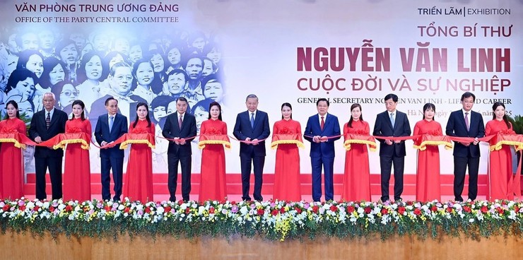 Triển lãm “Tổng Bí thư Nguyễn Văn Linh - Cuộc đời và sự nghiệp”