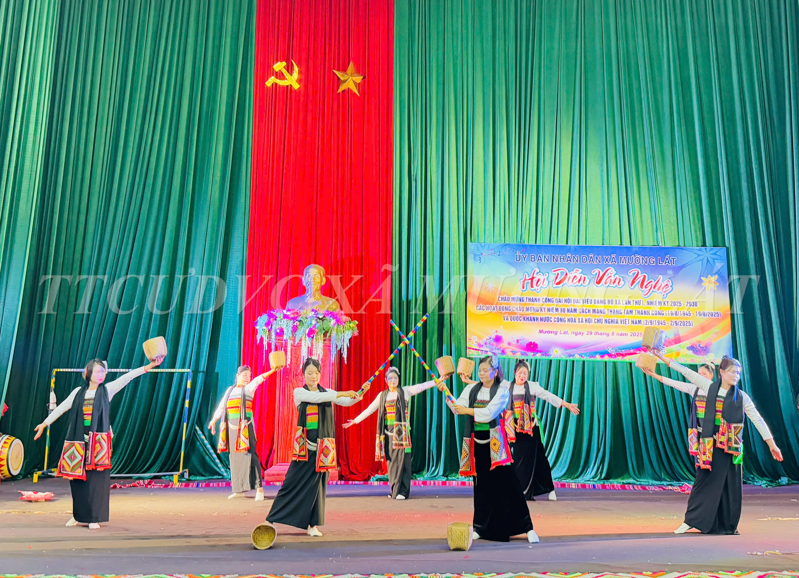 Anh-tin-bai
