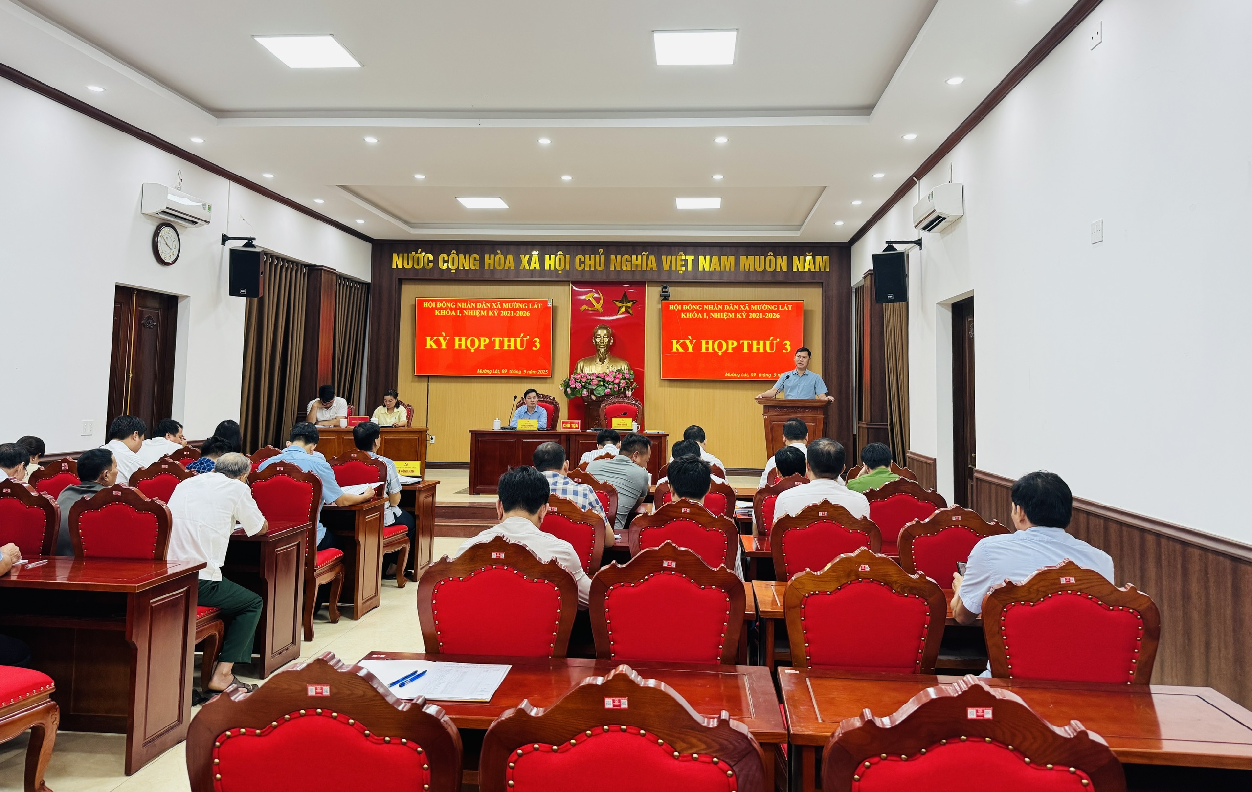 Kỳ họp thứ 3 Hội đồng Nhân dân xã Mường Lát, khóa I, nhiệm kỳ 2021-2026