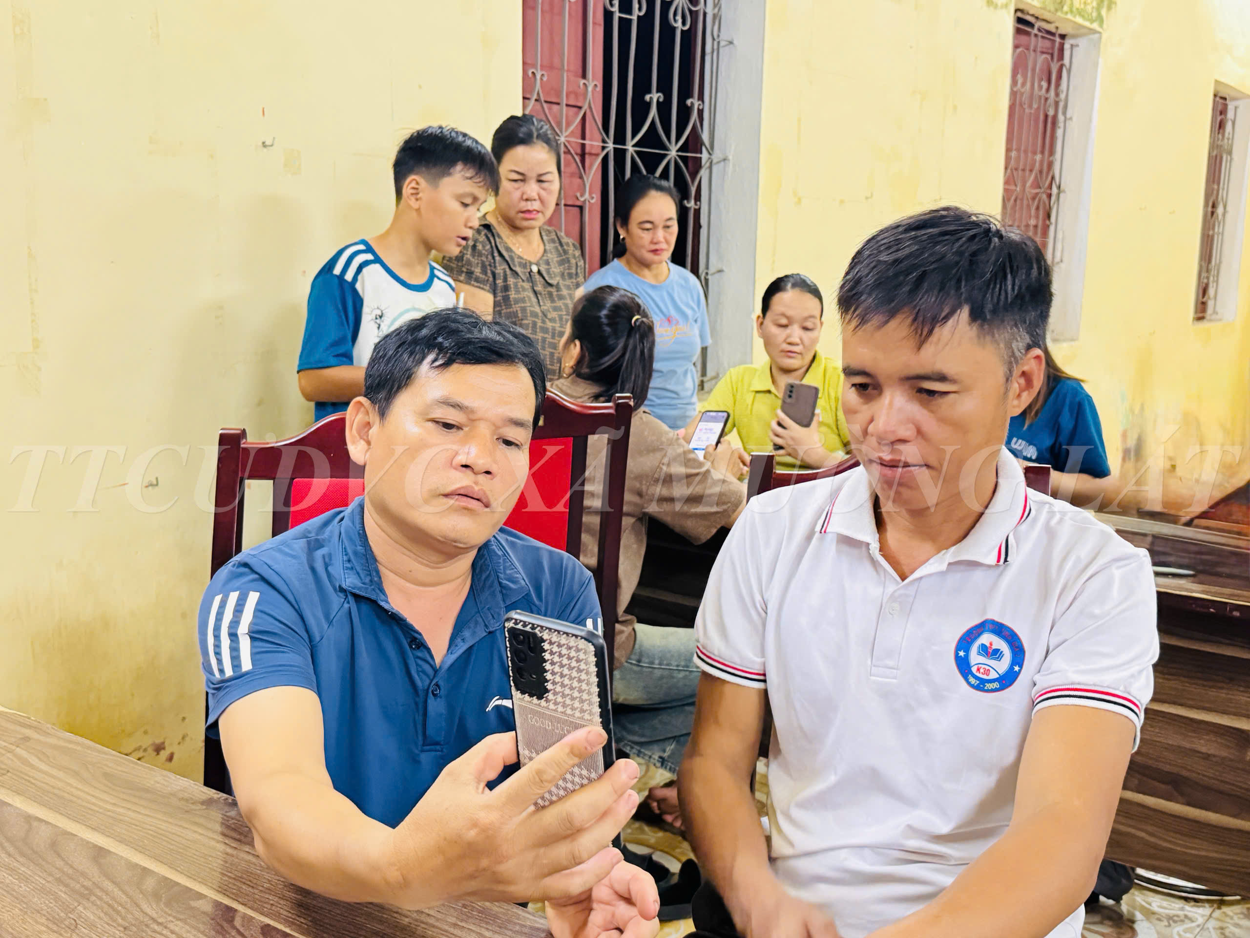Anh-tin-bai