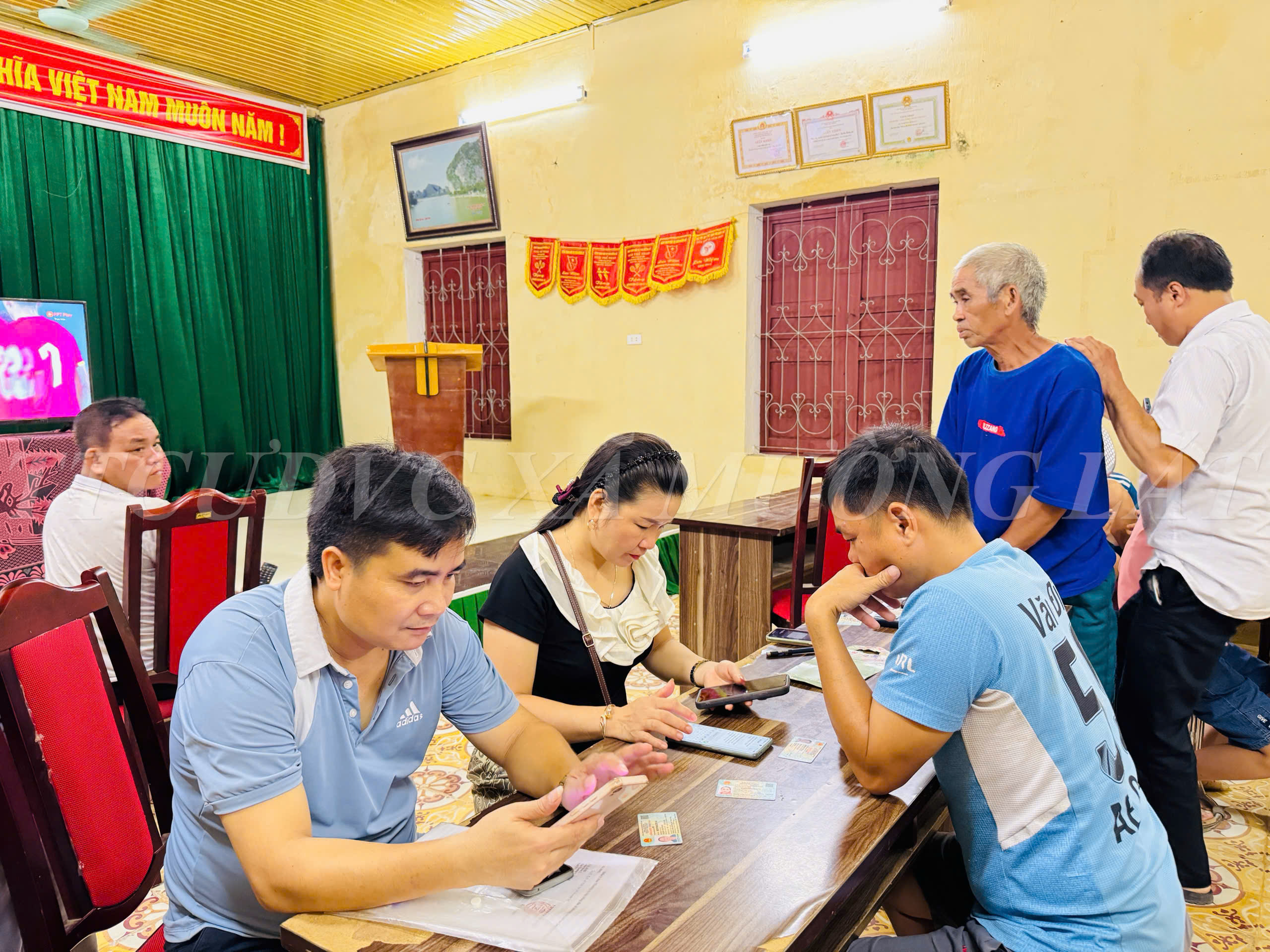Anh-tin-bai