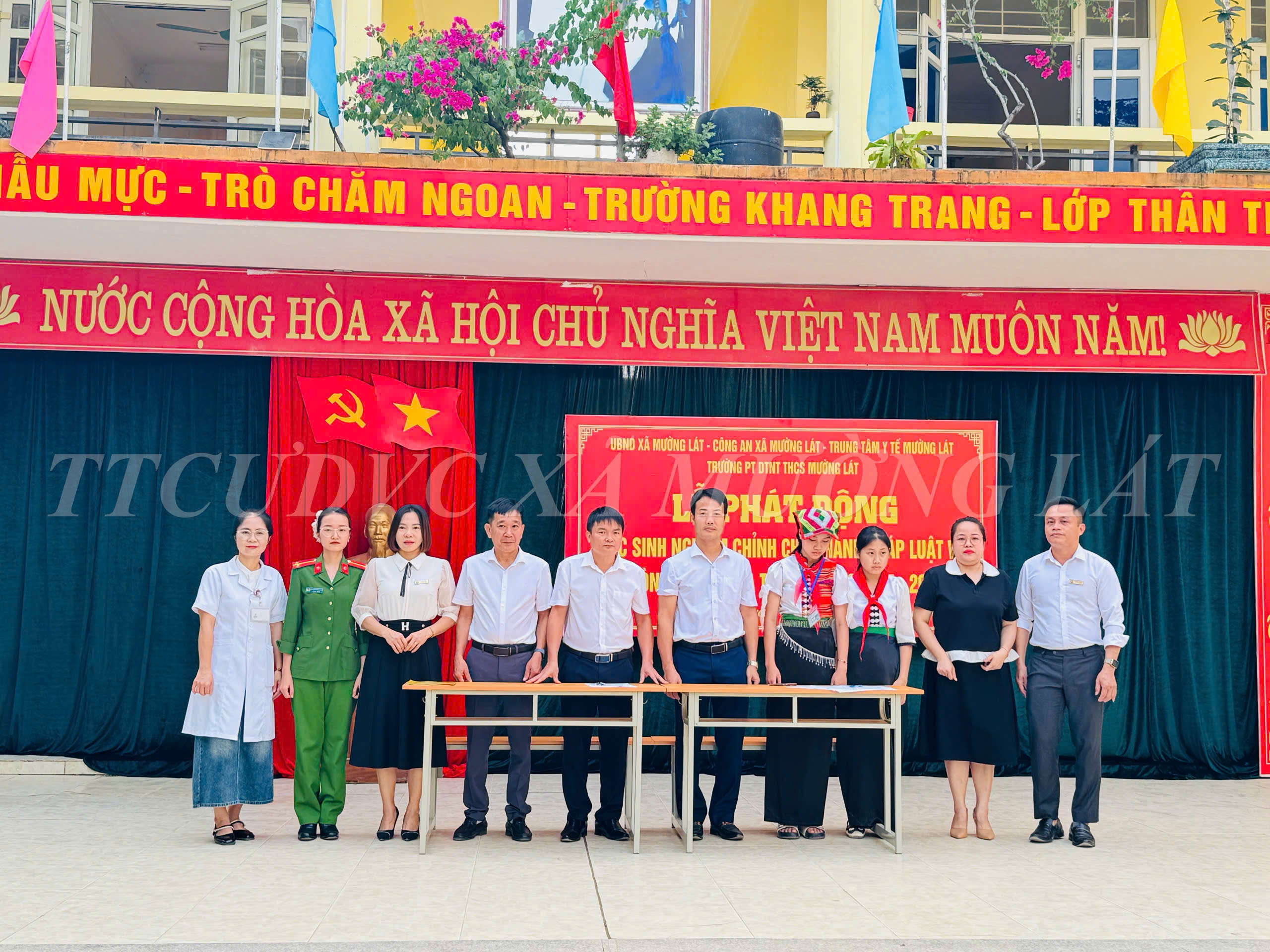 Anh-tin-bai