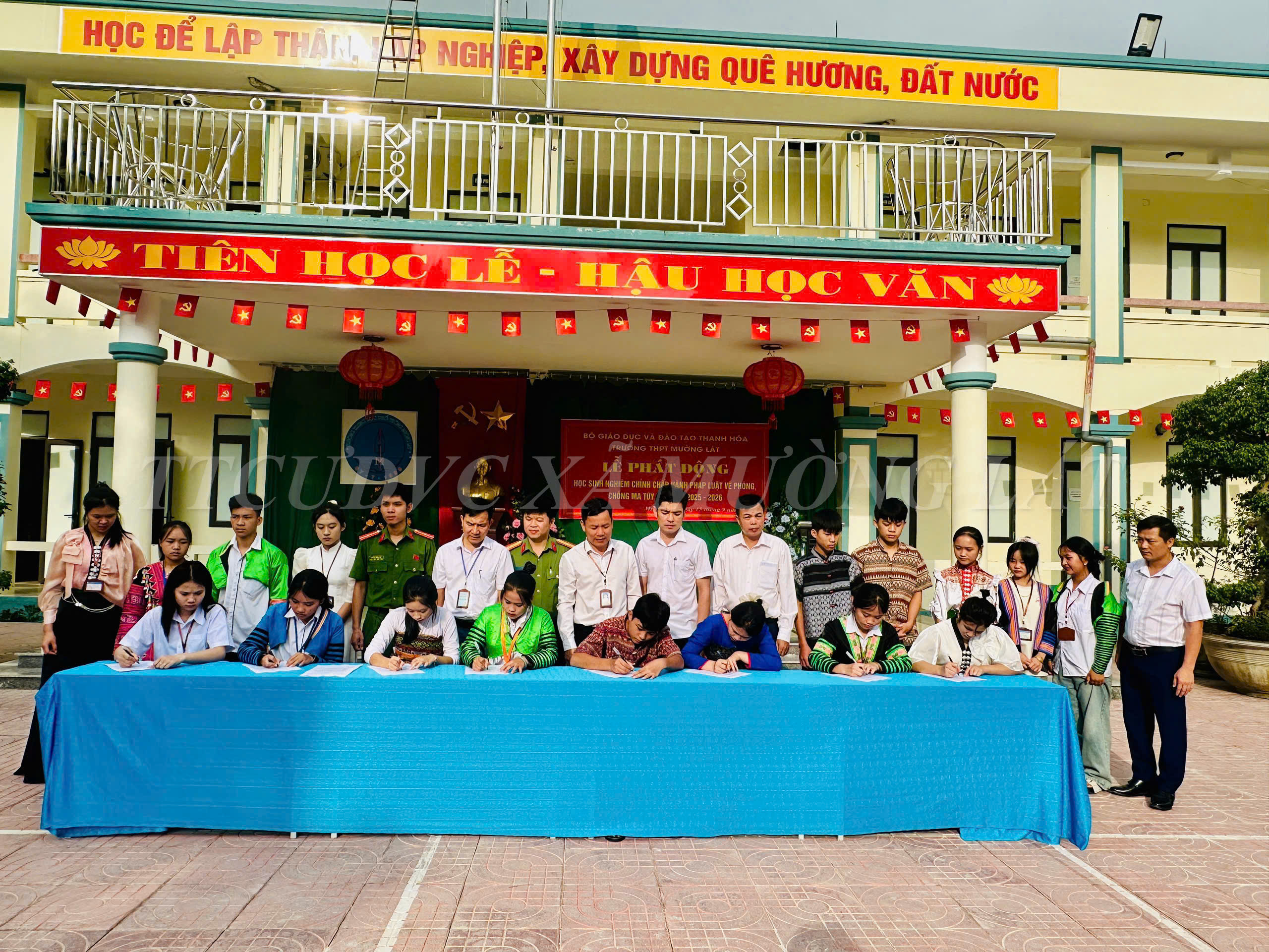 Anh-tin-bai
