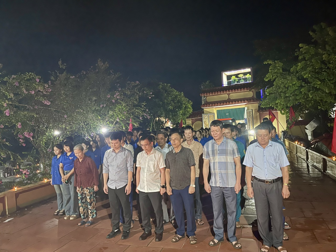 XÃ XUÂN LẬP TỔ CHỨC LỄ DÂNG HOA, DÂNG HƯƠNG, THẮP NẾN TRI ÂN CÁC ANH HÙNG LIỆT SĨ