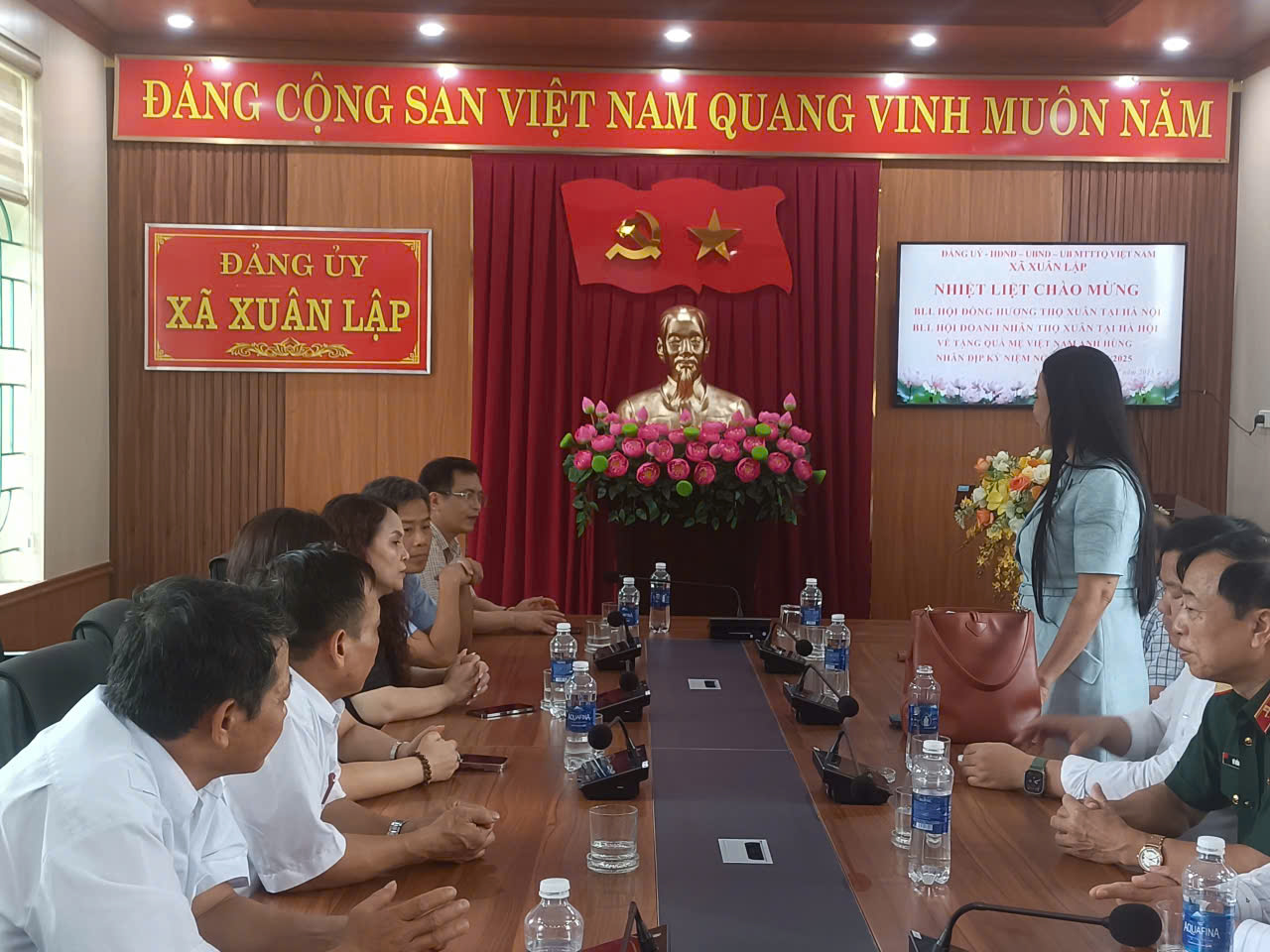 HỘI ĐỒNG HƯƠNG VÀ HỘI DOANH NHÂN THỌ XUÂN TẠI HÀ NỘI TẶNG QUÀ MẸ VIỆT NAM ANH HÙNG TẠI XÃ XUÂN LẬP