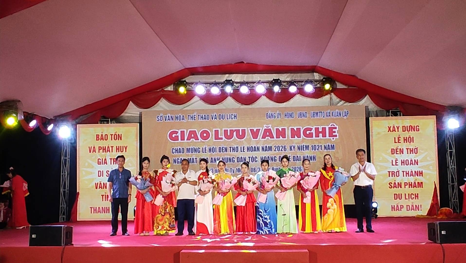 Xã Xuân Lập tổ chức giao lưu văn nghệ, đốt lửa trại chào mừng Lễ hội Đền thờ Lê Hoàn năm 2026
