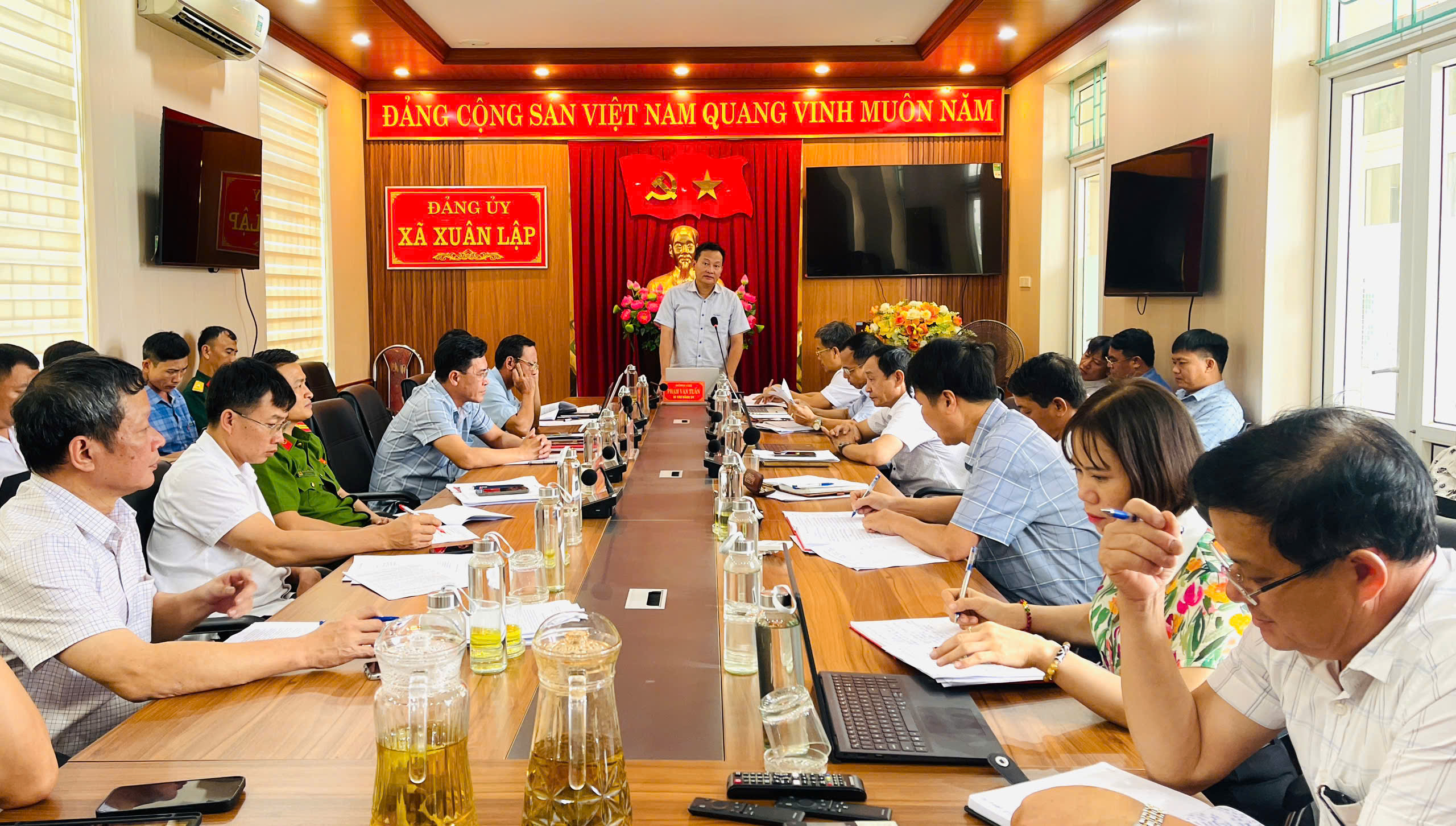 Hội nghị Ban chấp hành Đảng bộ xã Xuân Lập xem xét, cho ý kiến đề án sắp xếp thôn địa bàn xã