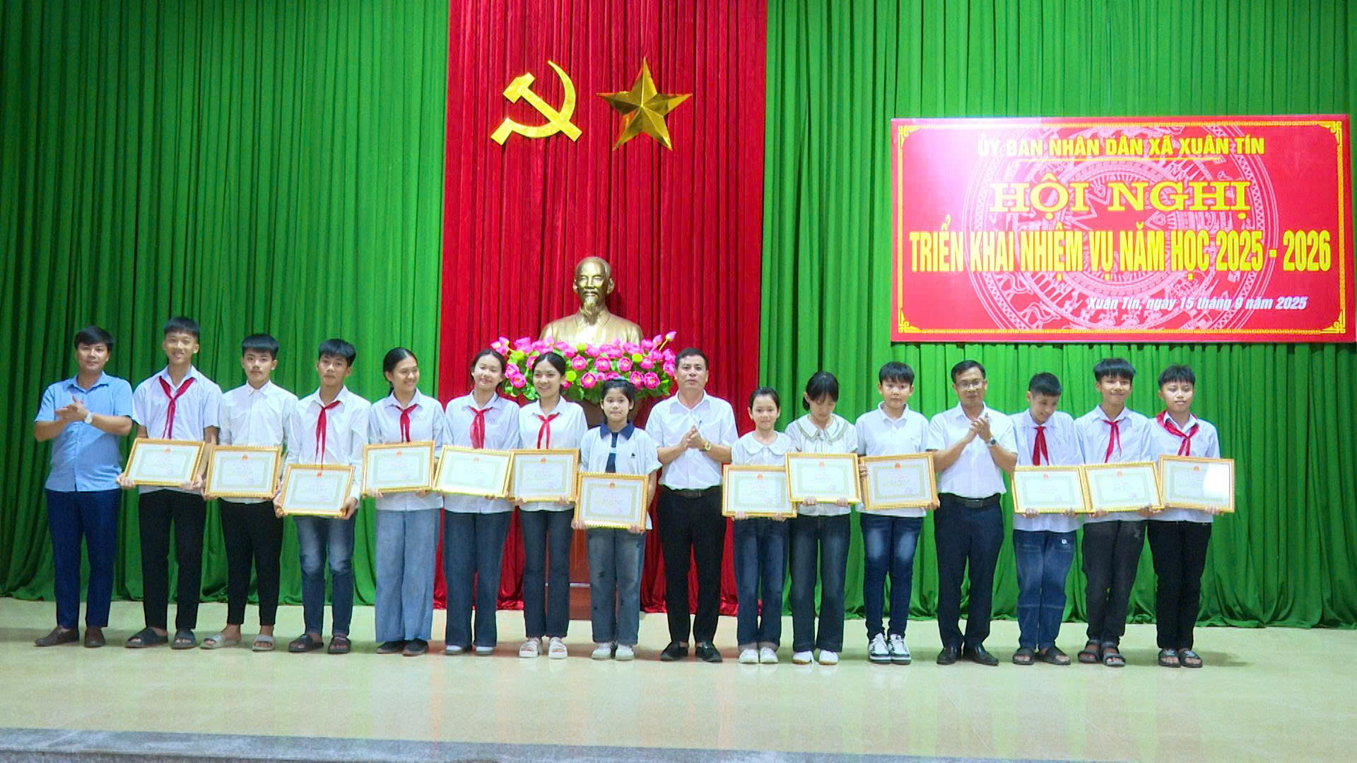 Anh-tin-bai