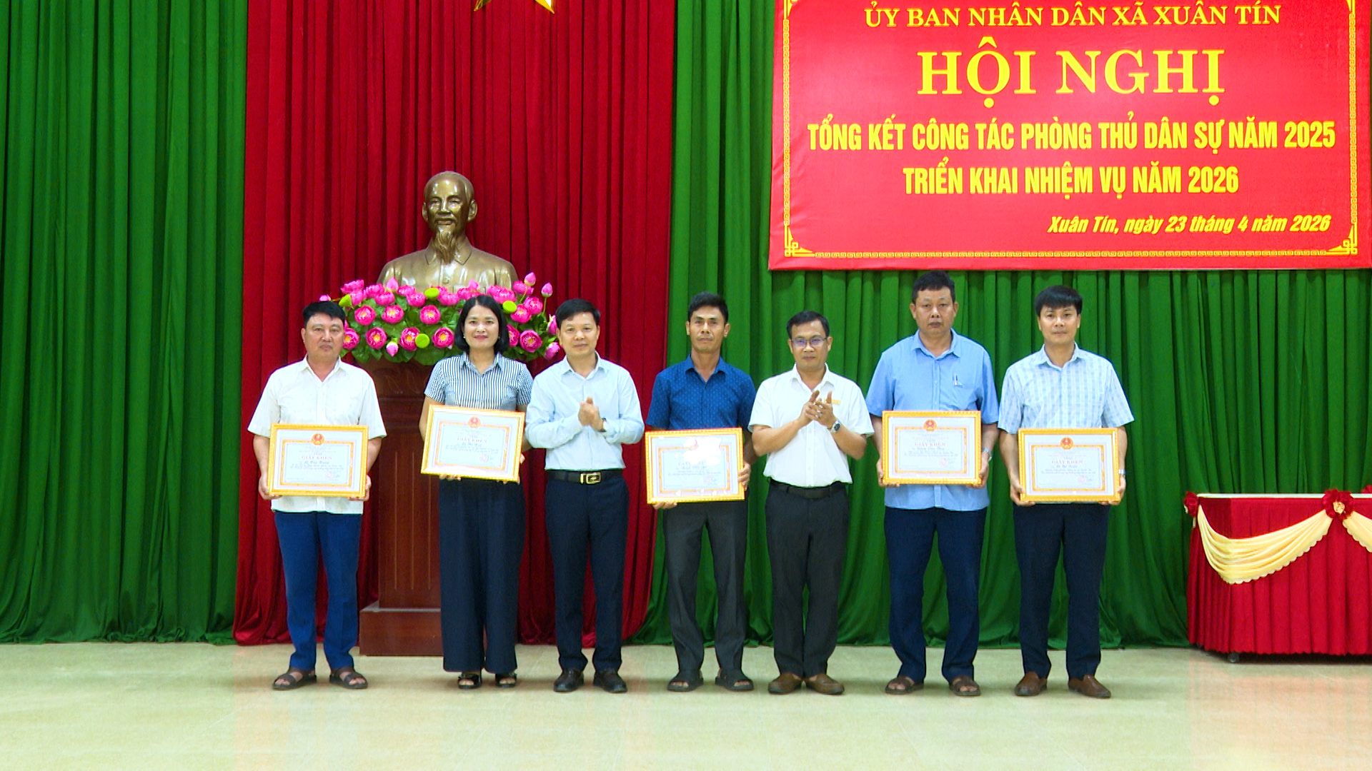 Anh-tin-bai
